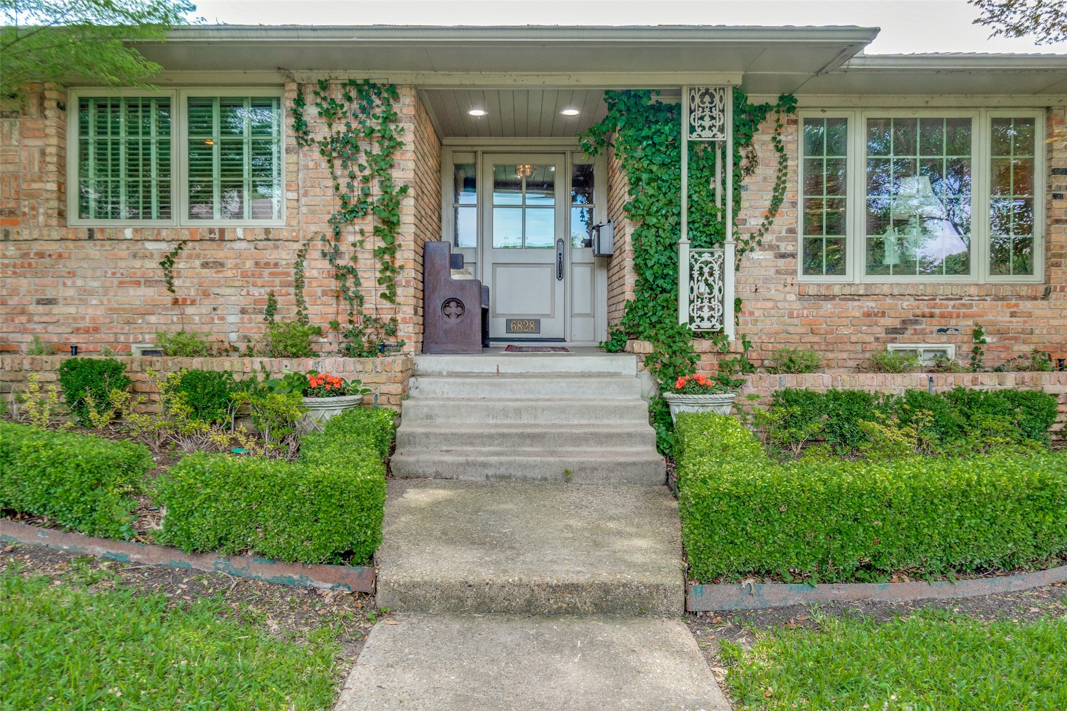 6828 Hyde Park Drive Dallas TX 75231