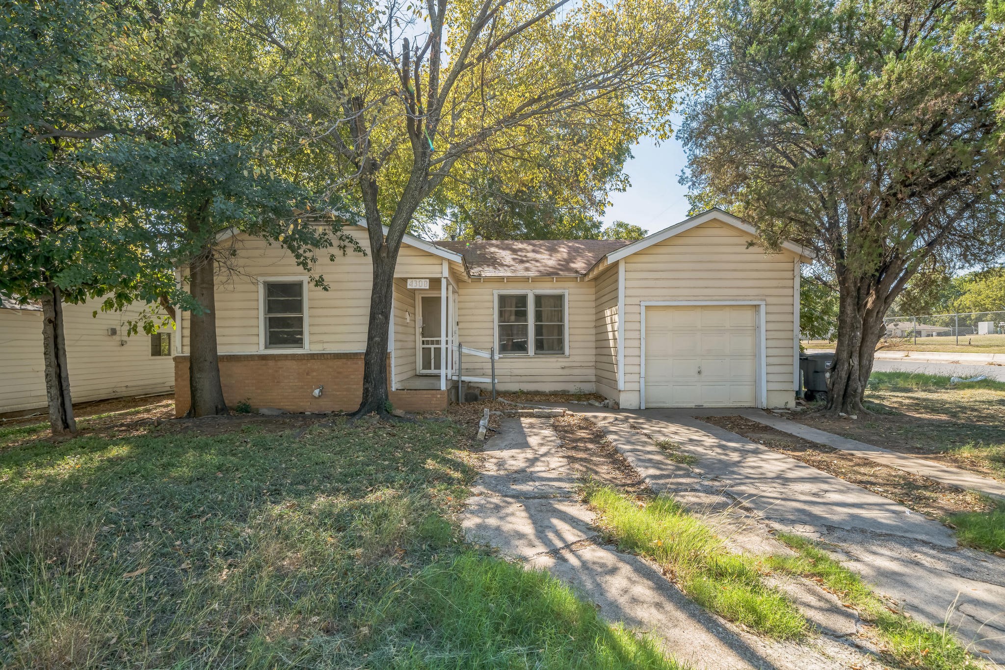 4300 Strong Avenue Fort Worth TX 76105