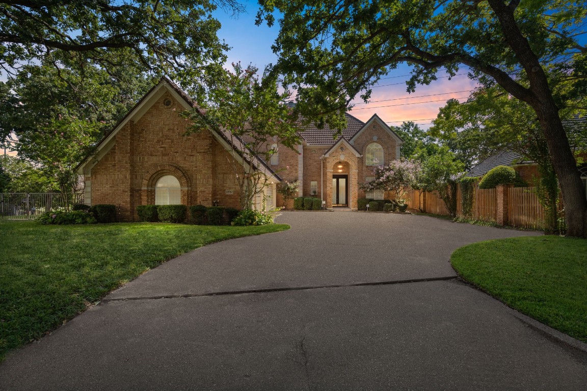 2331 Table Rock Court Arlington TX 76006