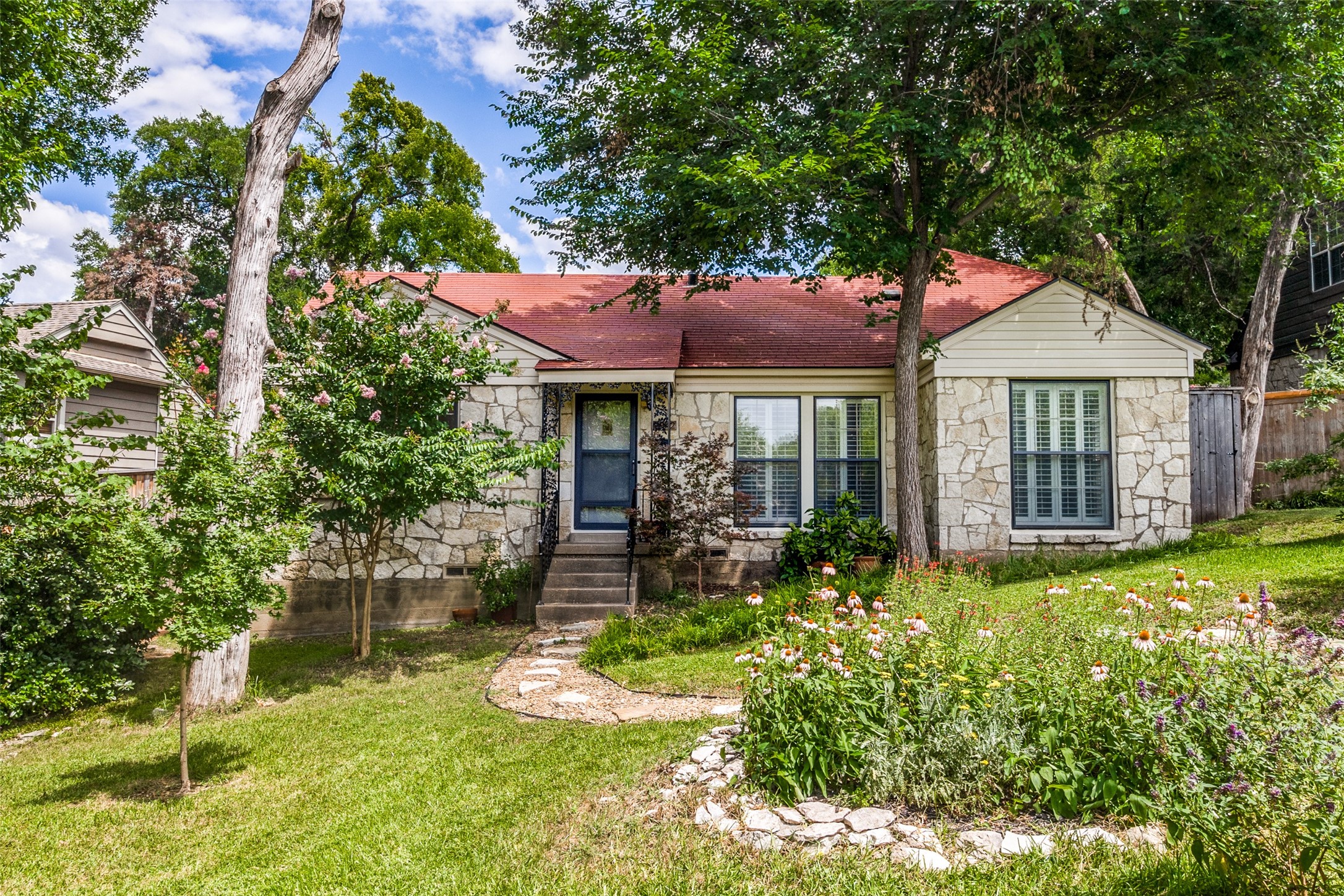 2842 W Jefferson Boulevard Dallas TX 75211