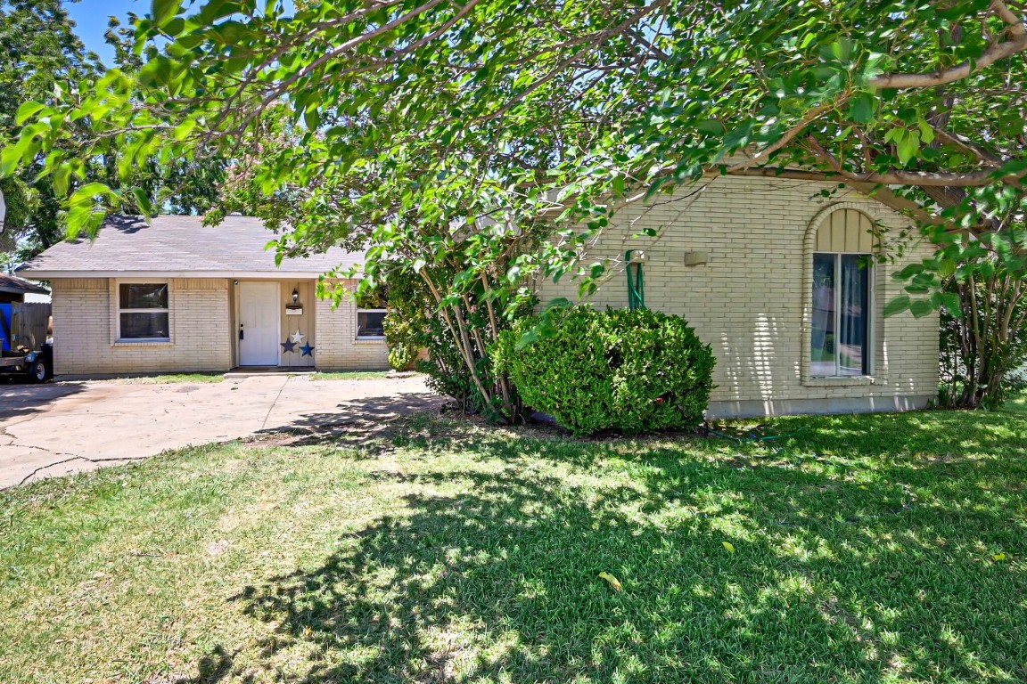 618 W Grenoble Drive Grand Prairie TX 75052