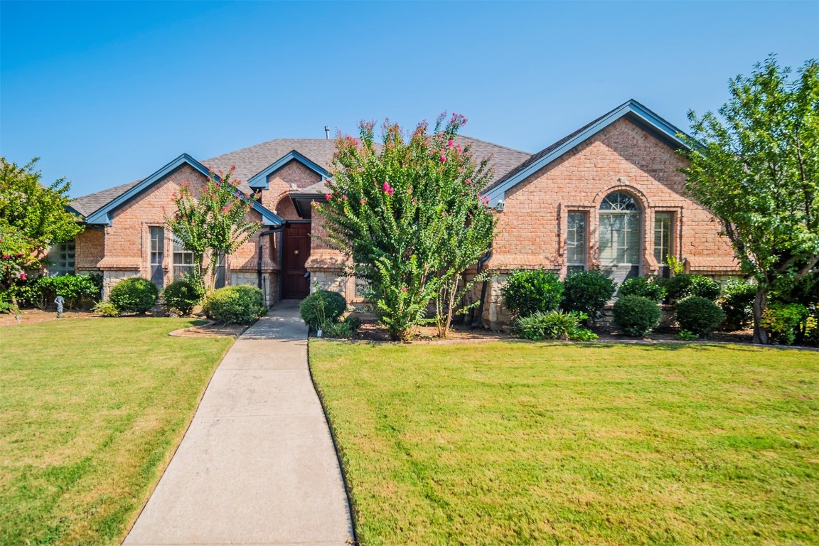 777 Trails End Circle Hurst TX 76054