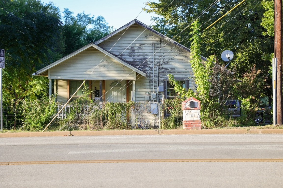 1319 W Houston Street Tyler TX 75702
