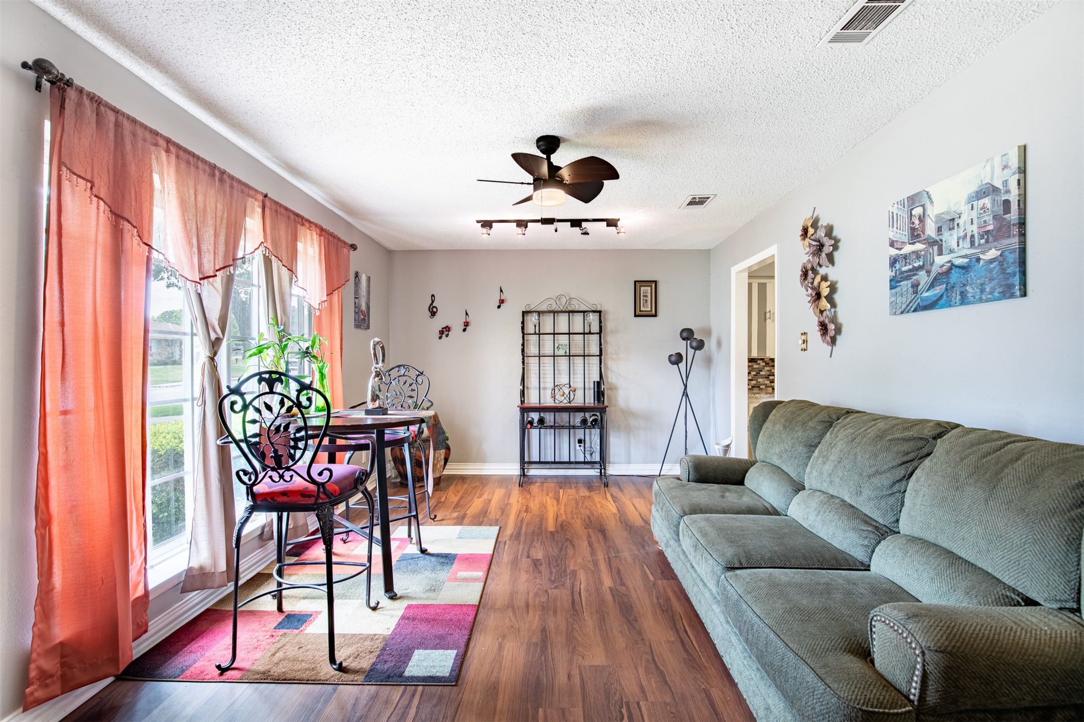 353 Brook Hollow Drive Desoto TX 75115