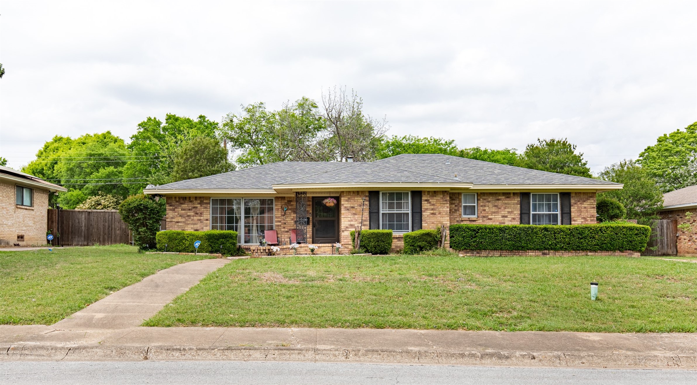 353 Brook Hollow Drive Desoto TX 75115