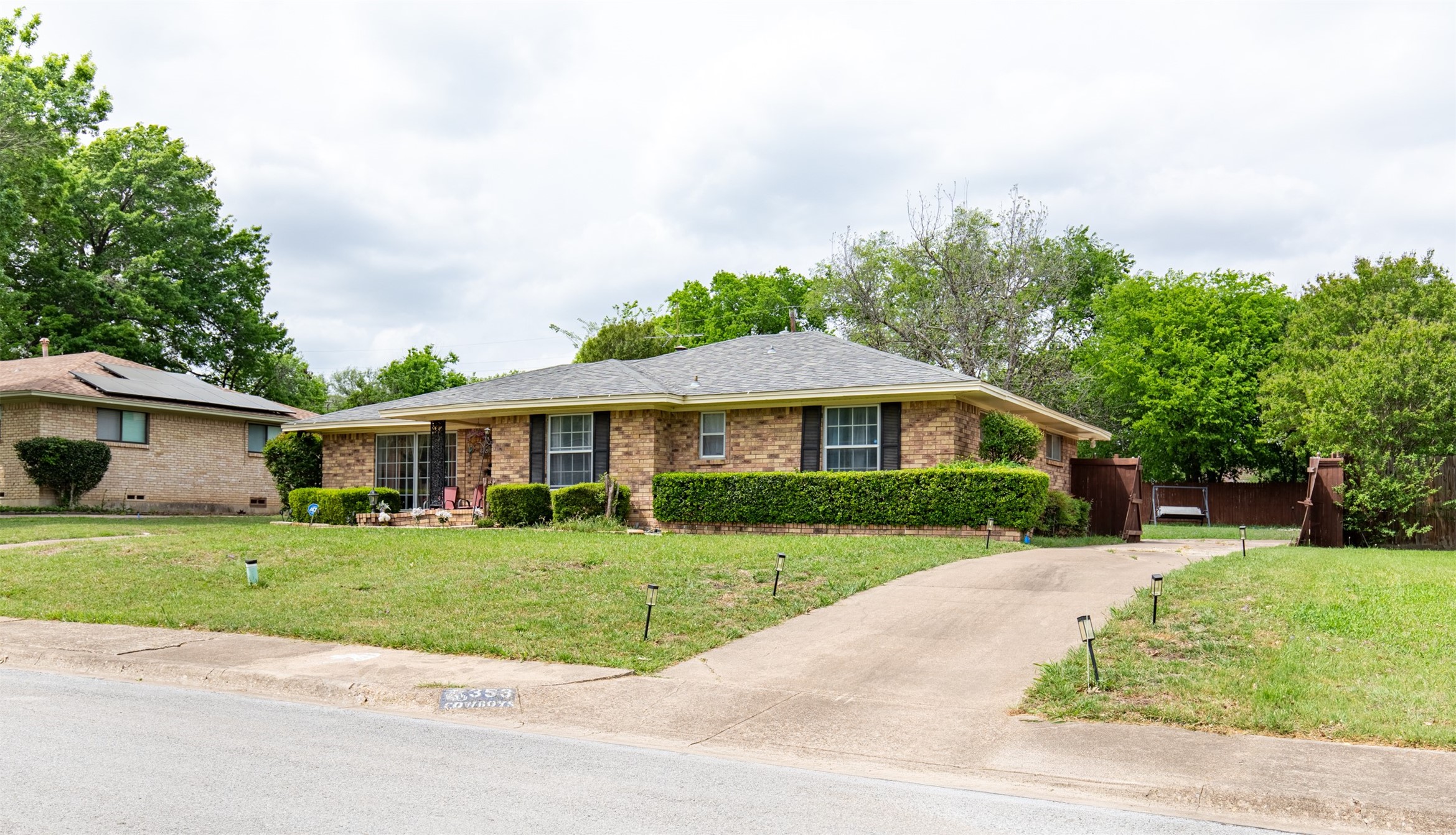 353 Brook Hollow Drive Desoto TX 75115