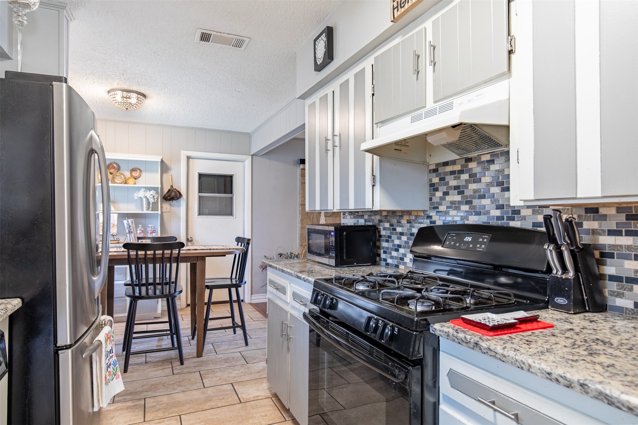 353 Brook Hollow Drive Desoto TX 75115