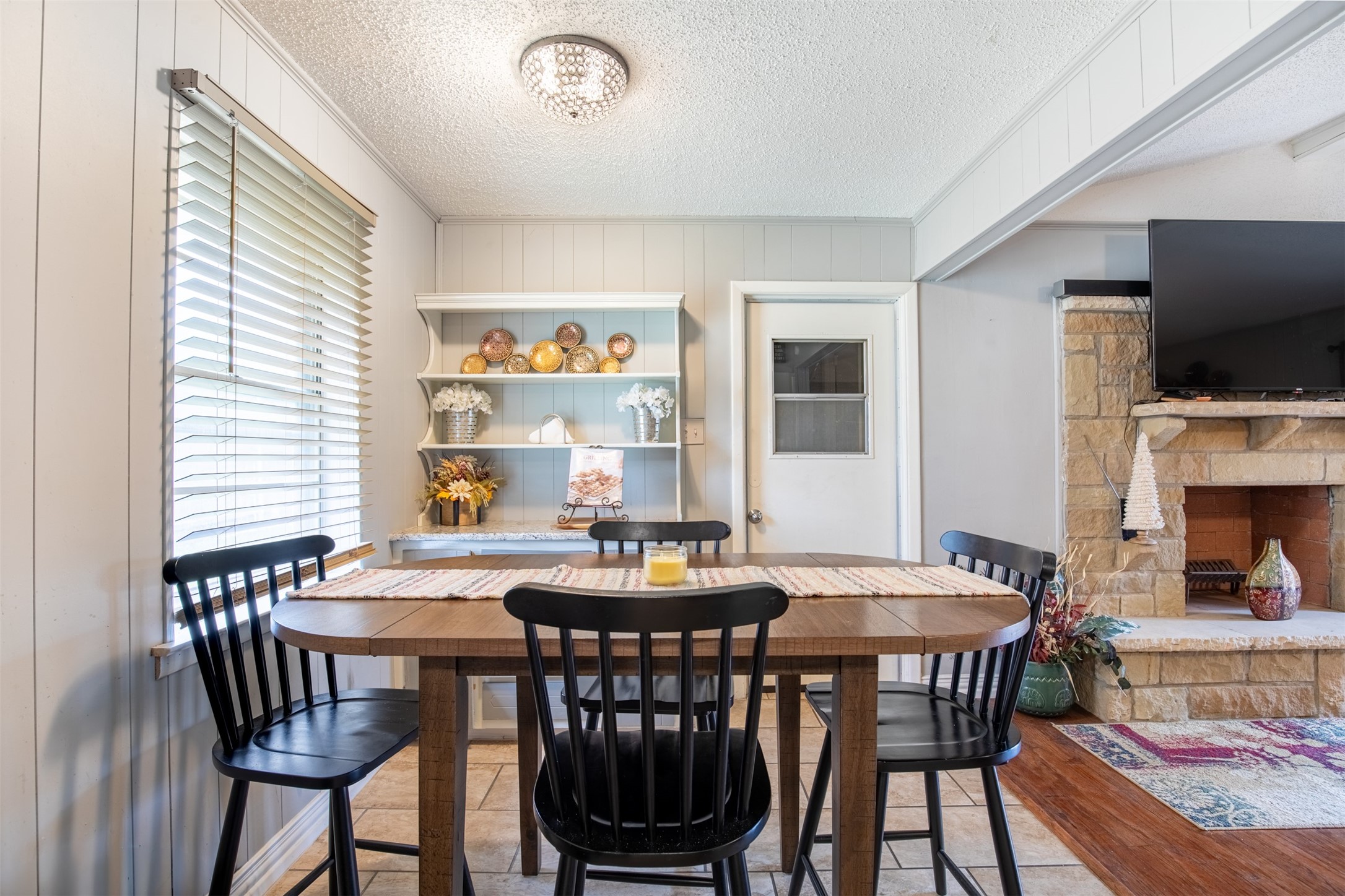 353 Brook Hollow Drive Desoto TX 75115