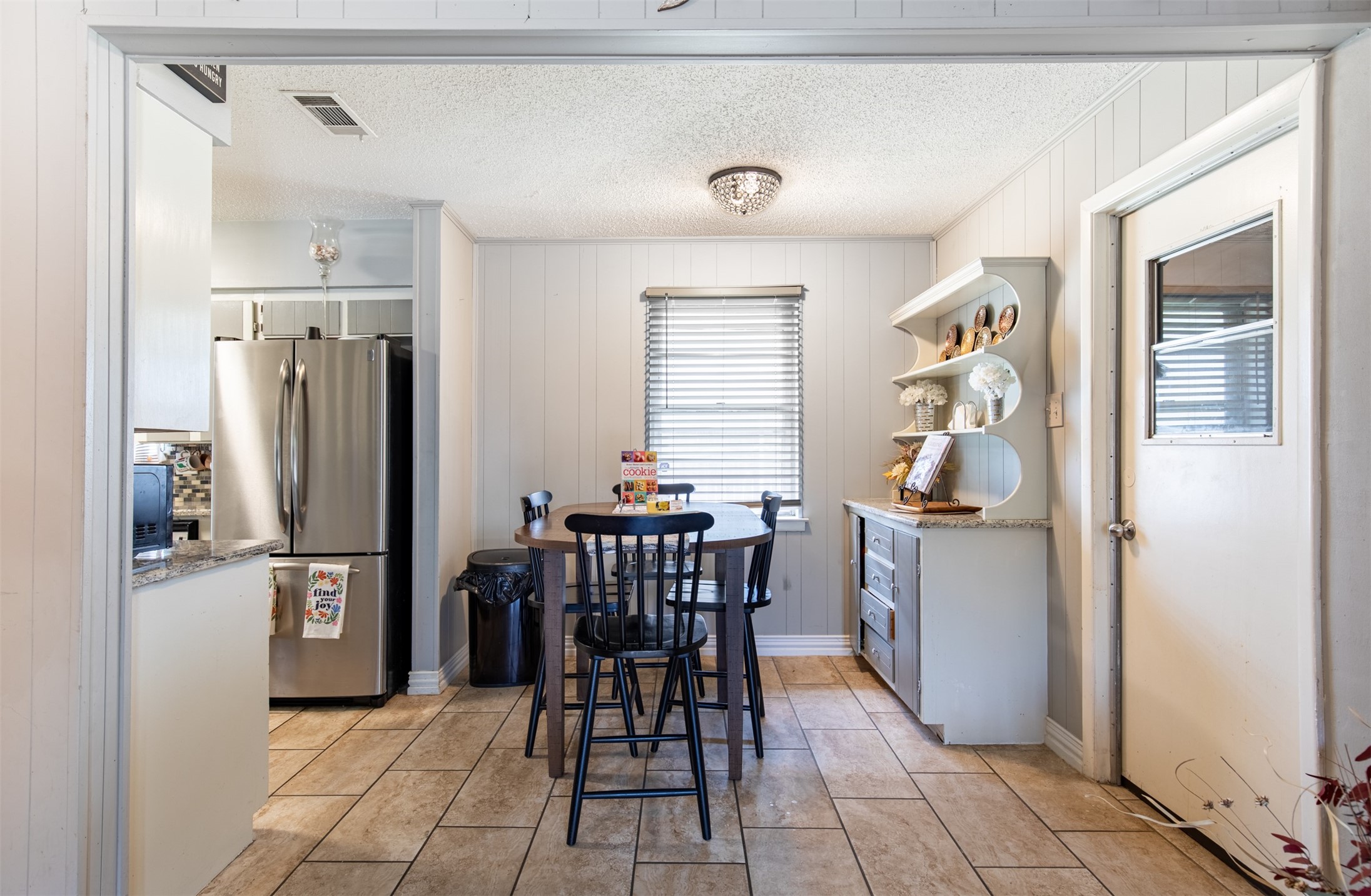 353 Brook Hollow Drive Desoto TX 75115