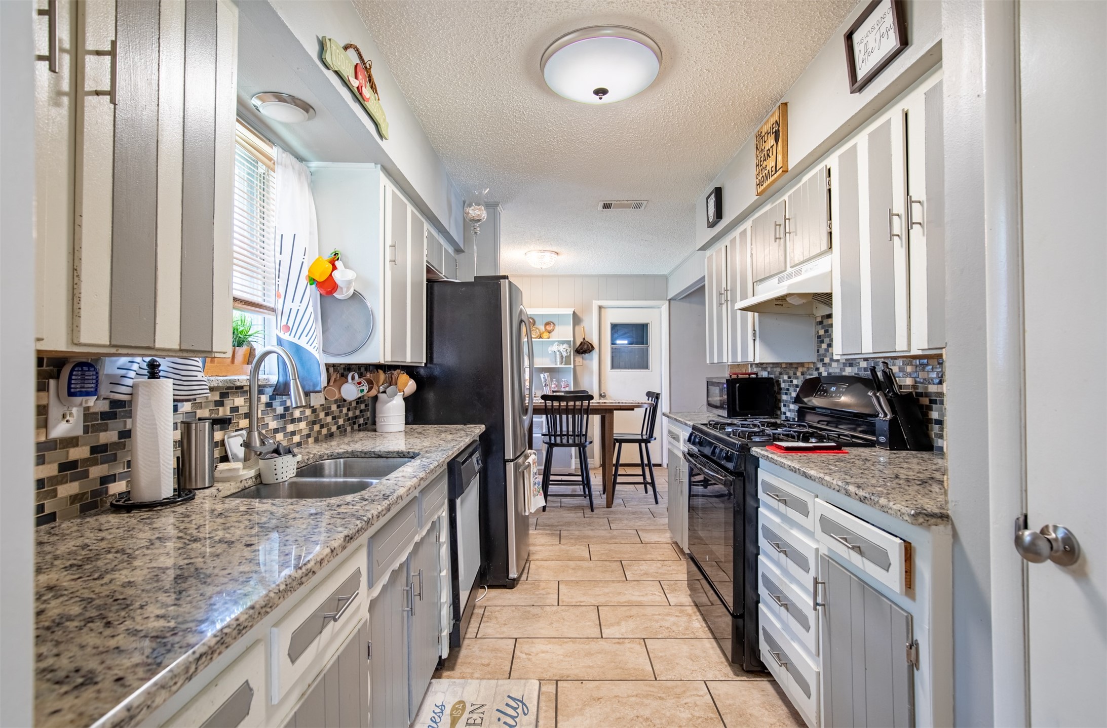 353 Brook Hollow Drive Desoto TX 75115