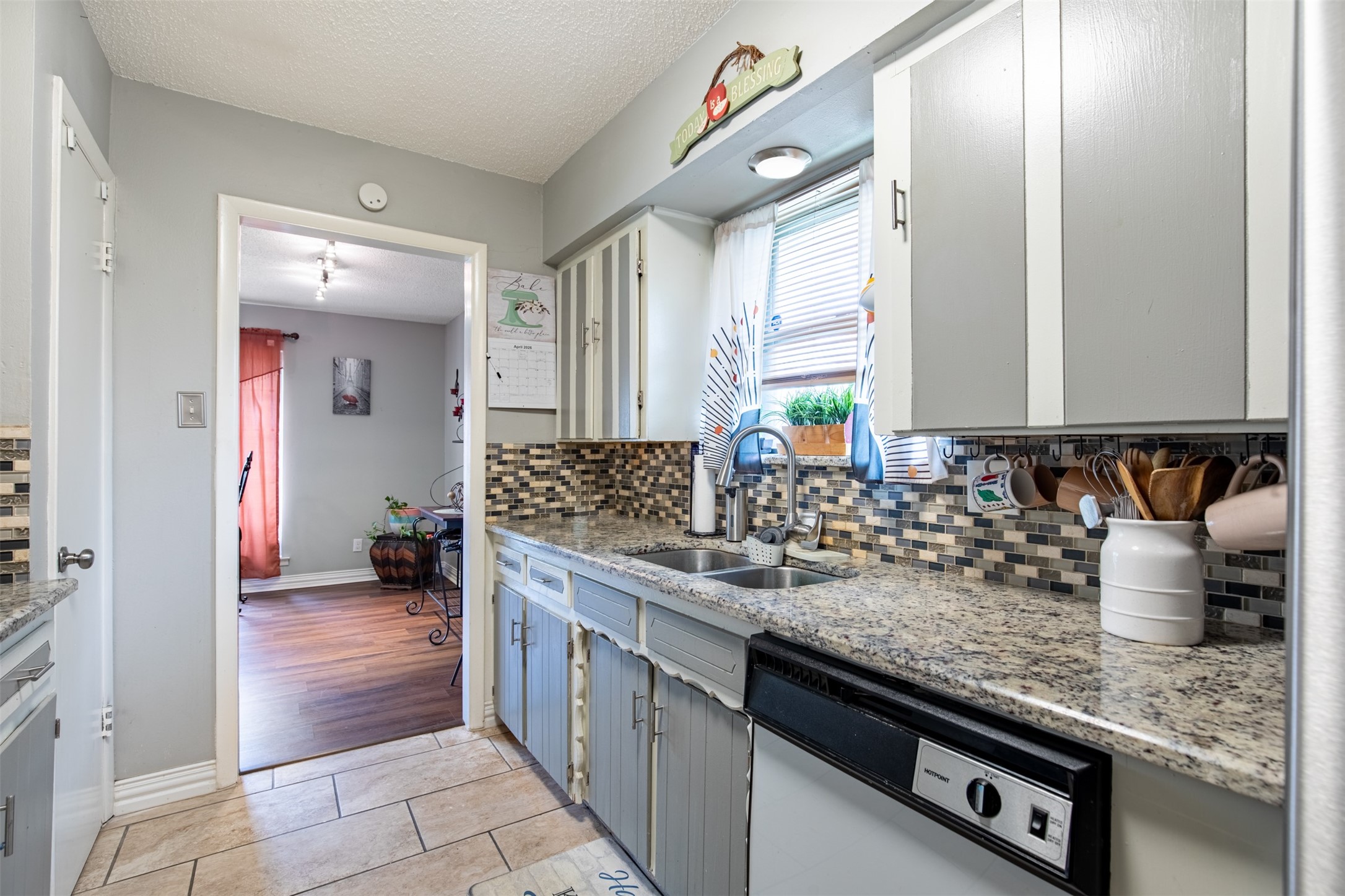 353 Brook Hollow Drive Desoto TX 75115