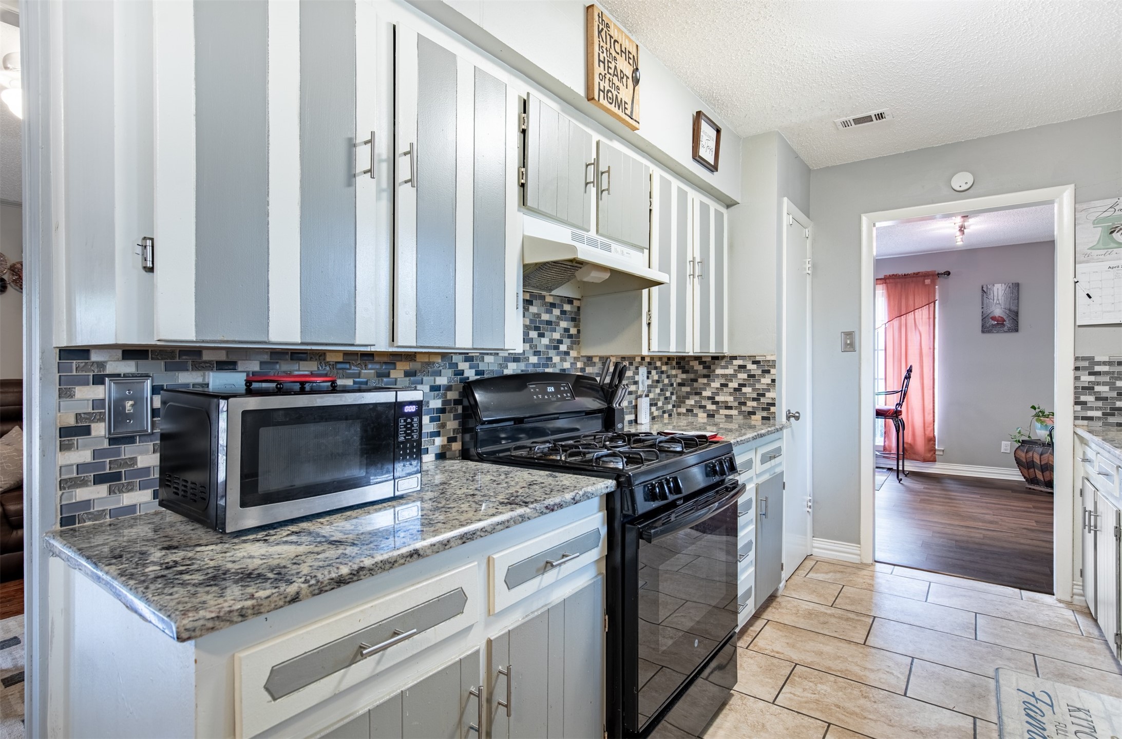 353 Brook Hollow Drive Desoto TX 75115