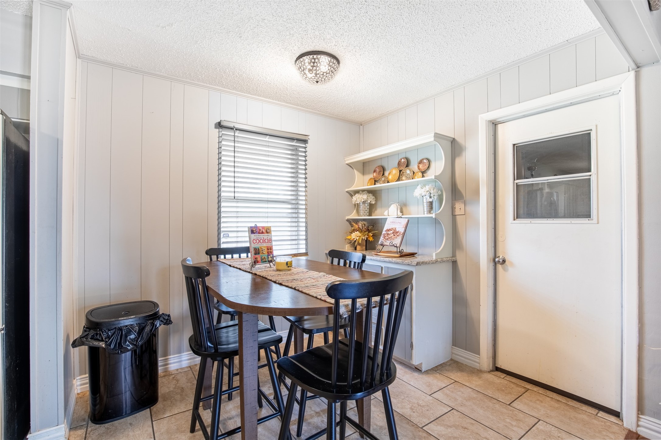 353 Brook Hollow Drive Desoto TX 75115
