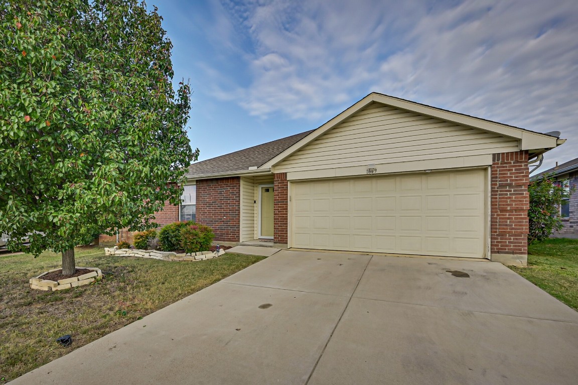 1609 Kings Glen Lane Fort Worth TX 76140
