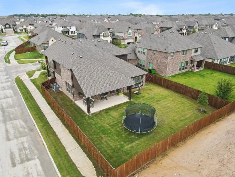 900 Superbloom Avenue Justin TX 76247