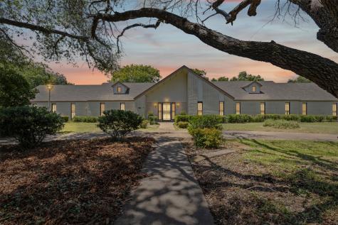 1204 W Westhill Drive Cleburne TX 76033