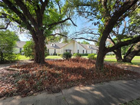 1204 W Westhill Drive Cleburne TX 76033