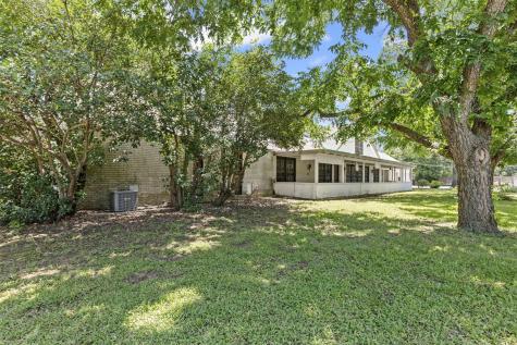 1204 W Westhill Drive Cleburne TX 76033