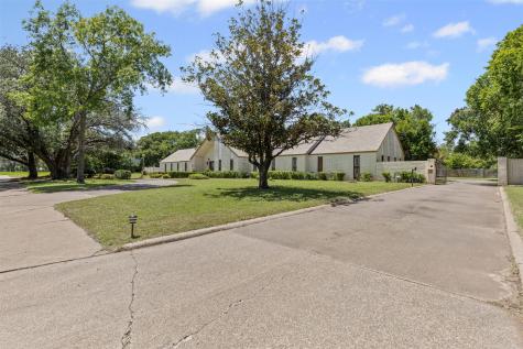 1204 W Westhill Drive Cleburne TX 76033
