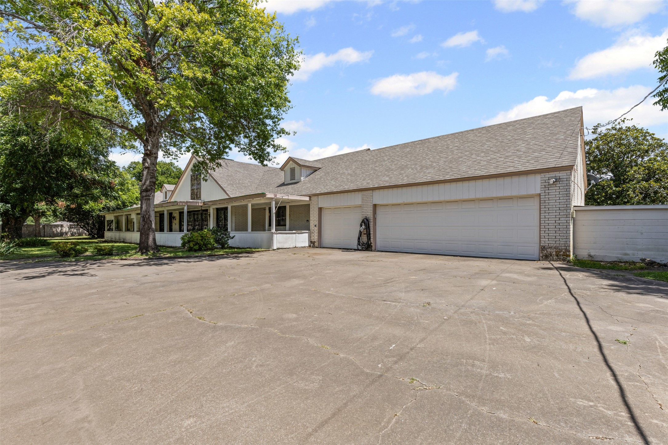1204 W Westhill Drive Cleburne TX 76033
