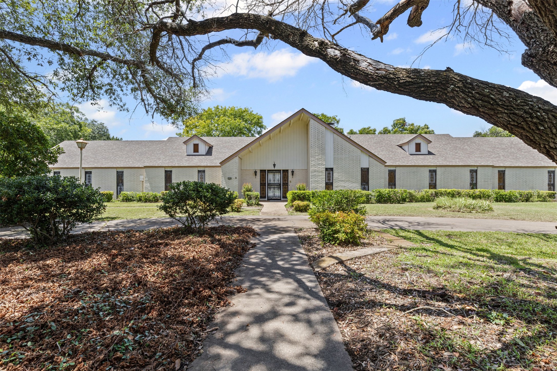 1204 W Westhill Drive Cleburne TX 76033