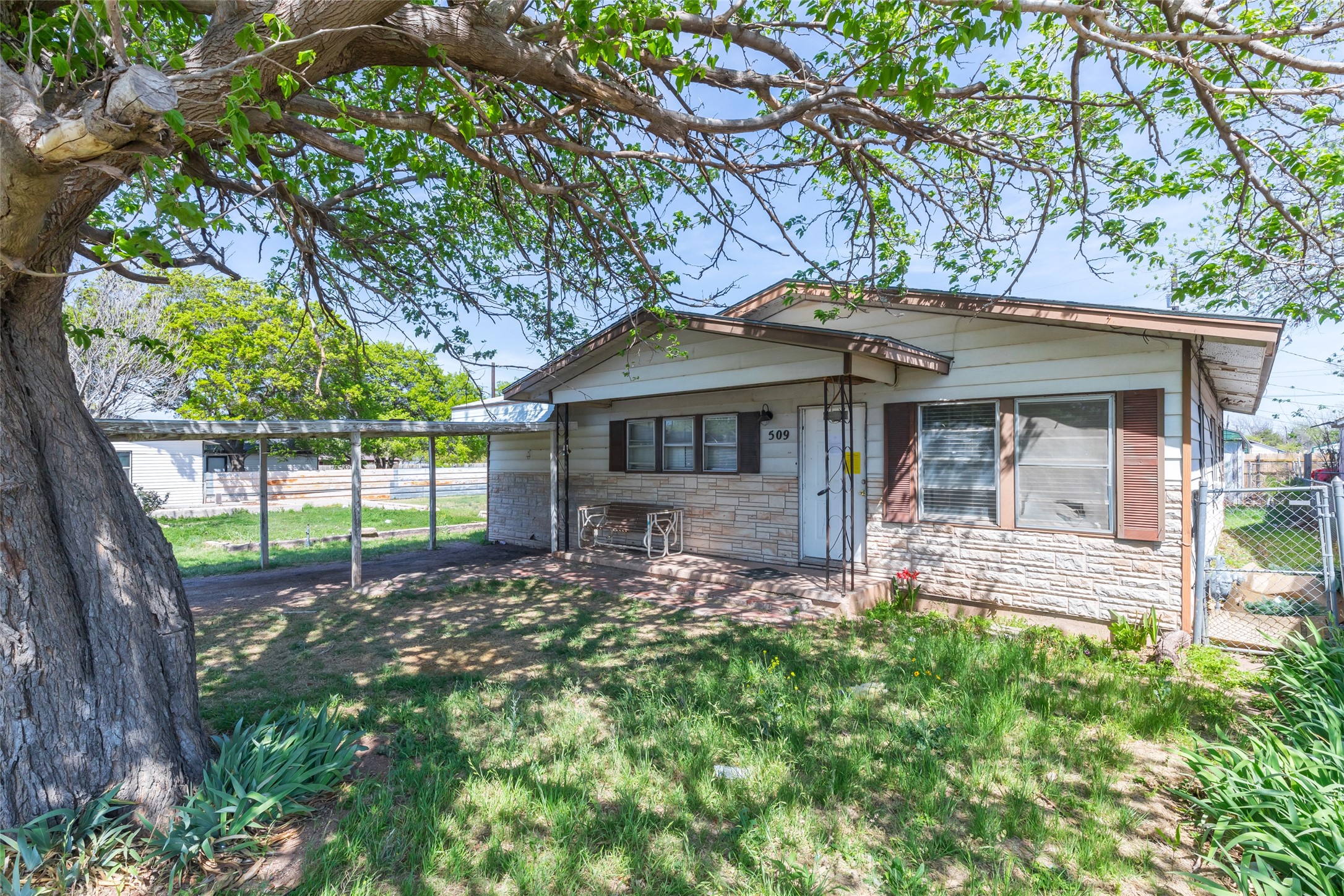 509 Scott Street Tye TX 79563