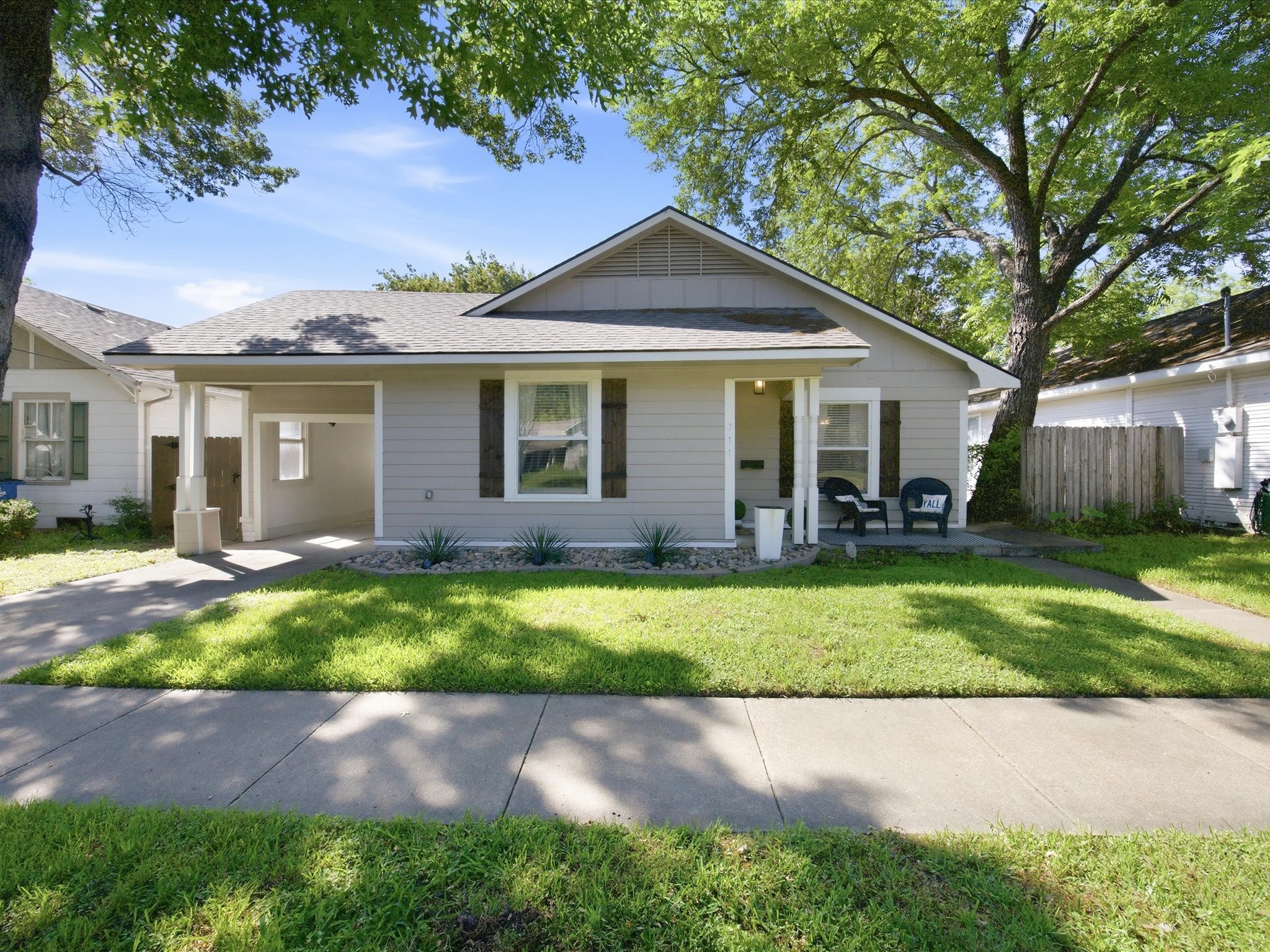 711 W Knox Street Ennis TX 75119