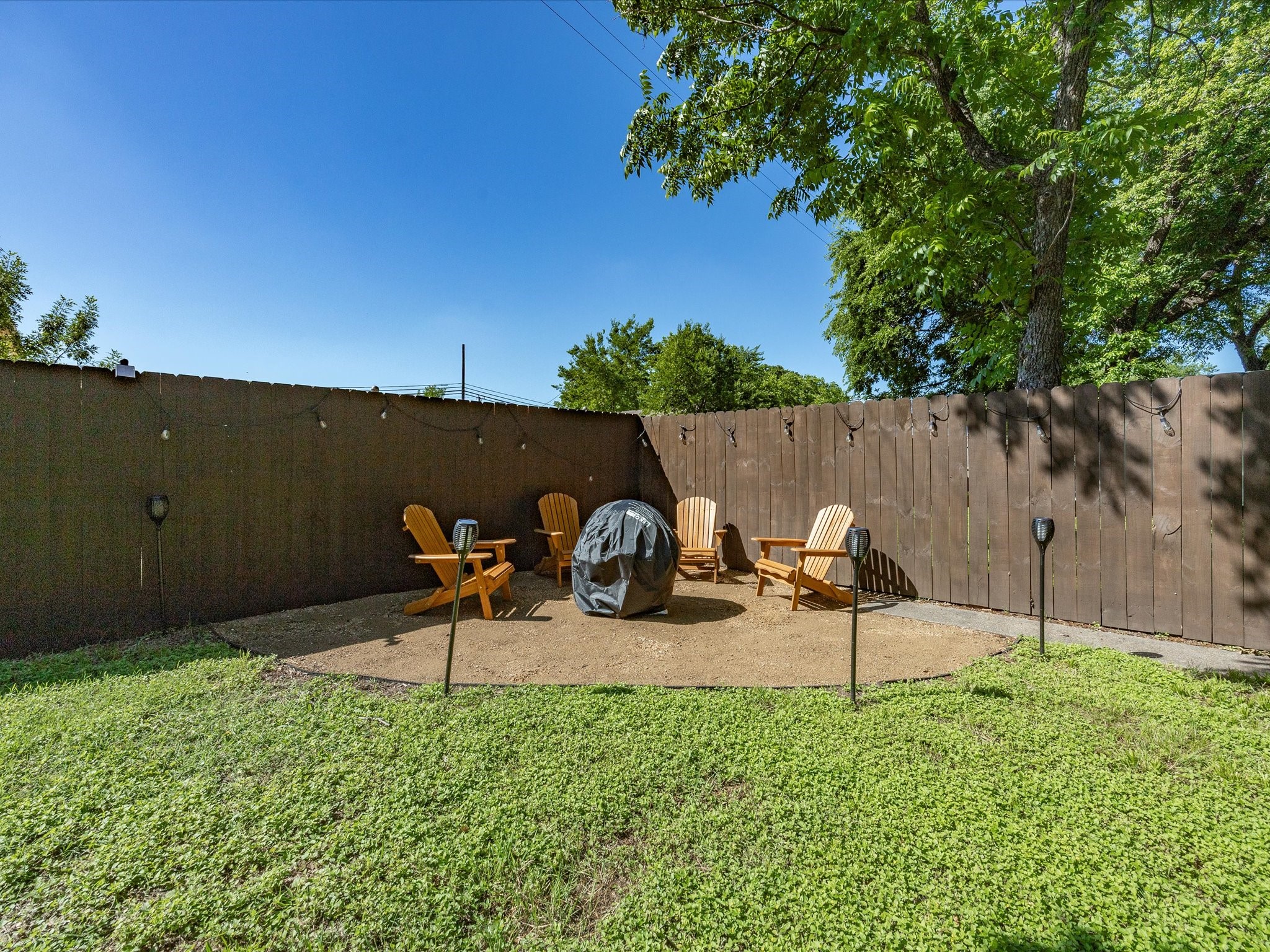 711 W Knox Street Ennis TX 75119
