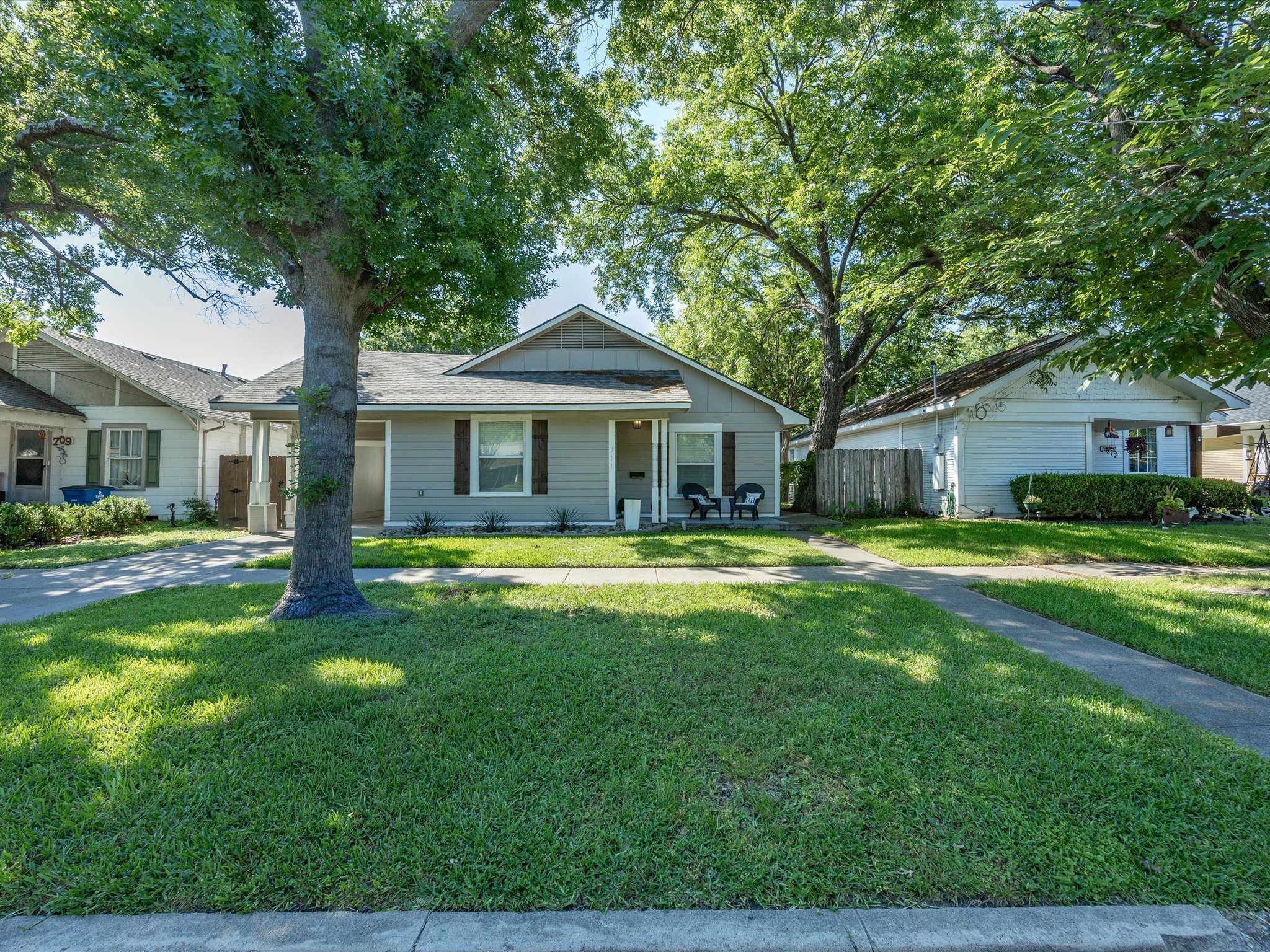 711 W Knox Street Ennis TX 75119