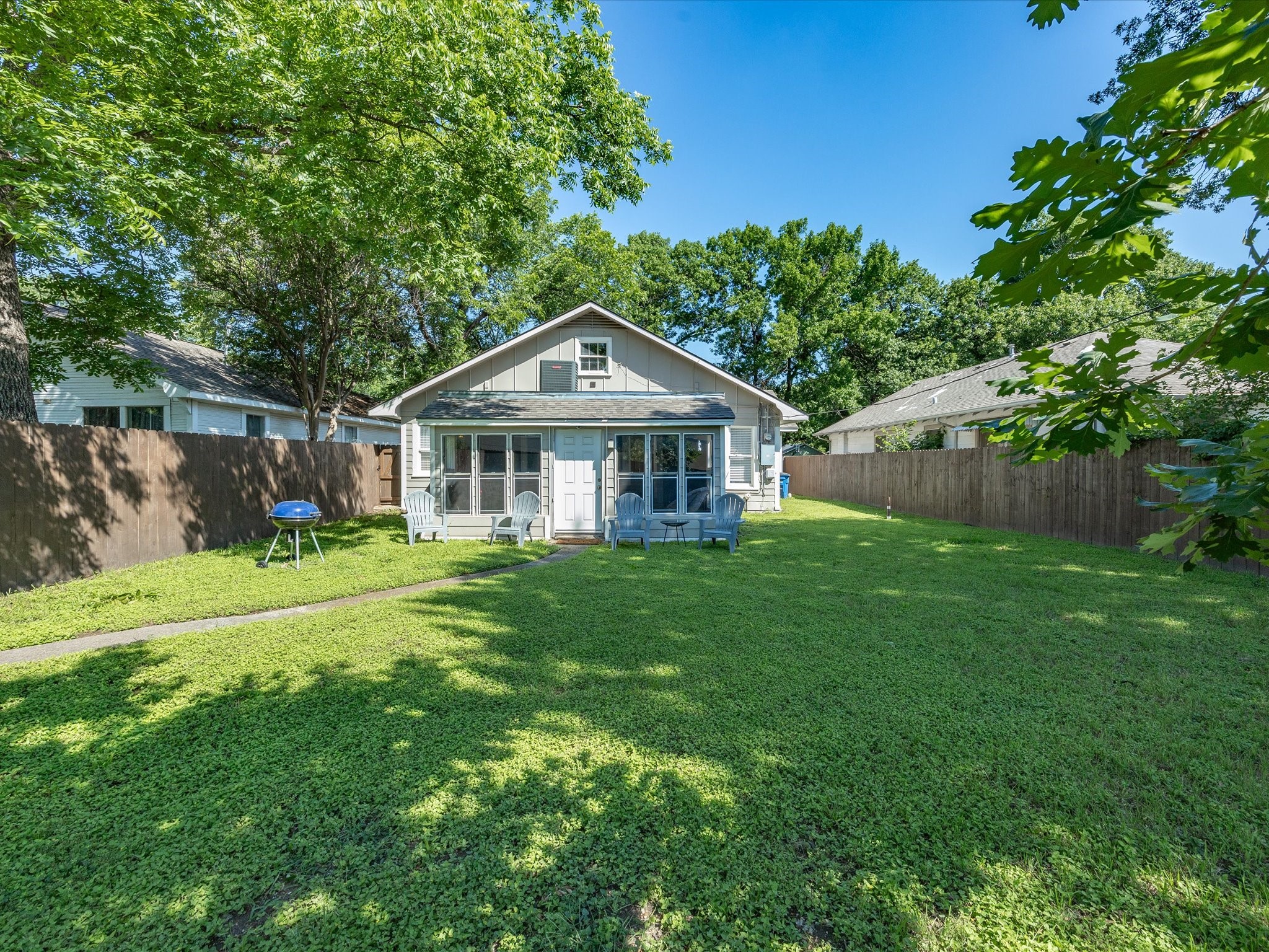711 W Knox Street Ennis TX 75119