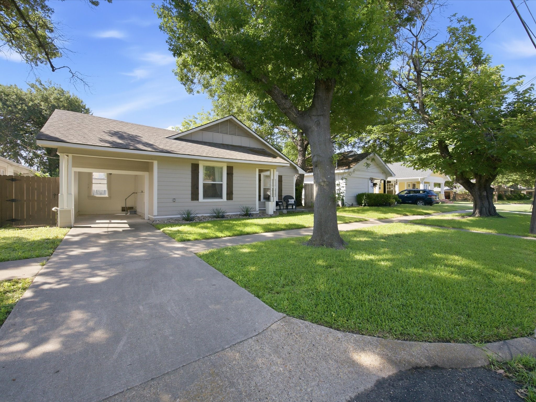 711 W Knox Street Ennis TX 75119