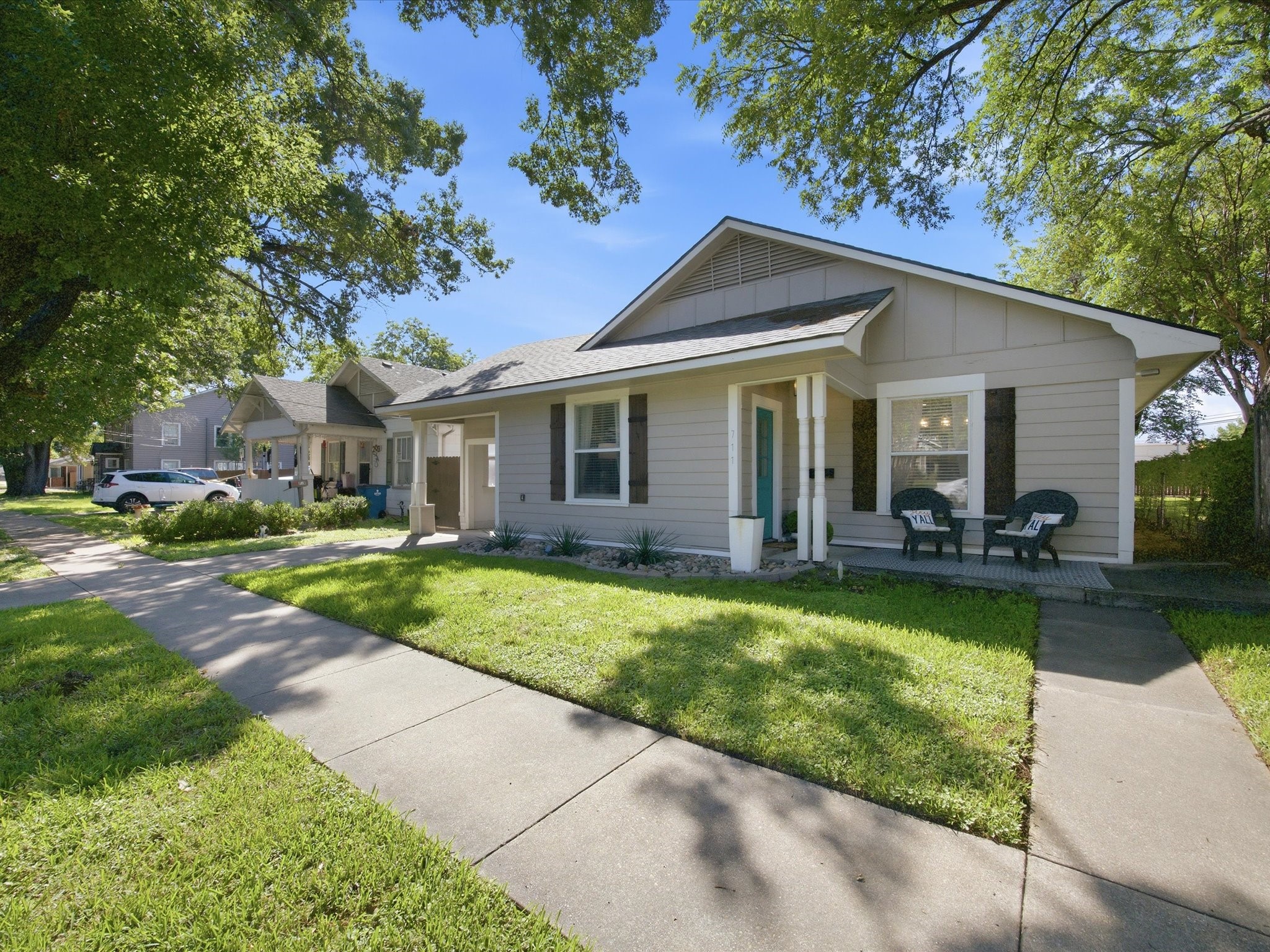 711 W Knox Street Ennis TX 75119