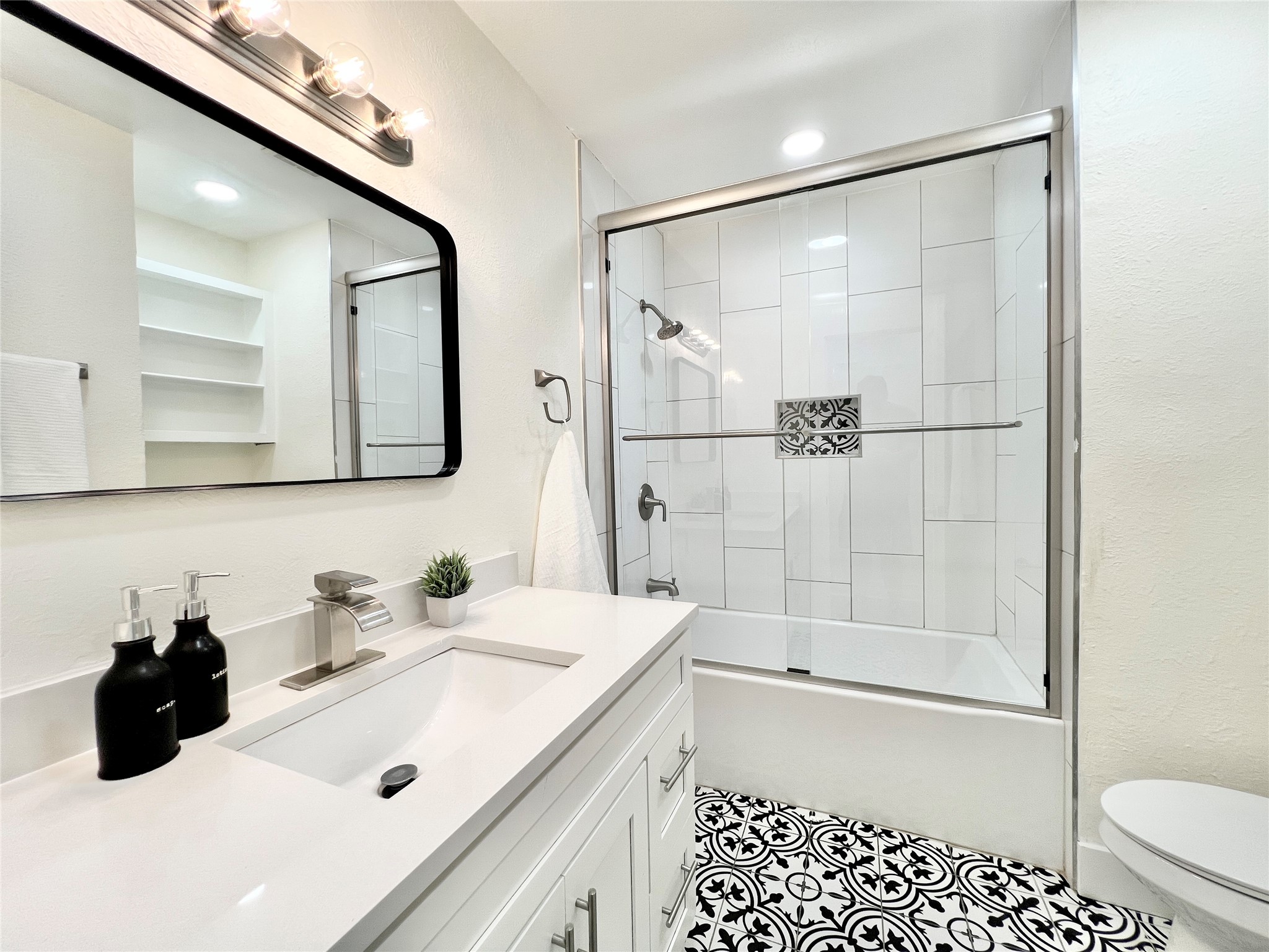 5008 Queen Ann Drive Forest Hill TX 76119