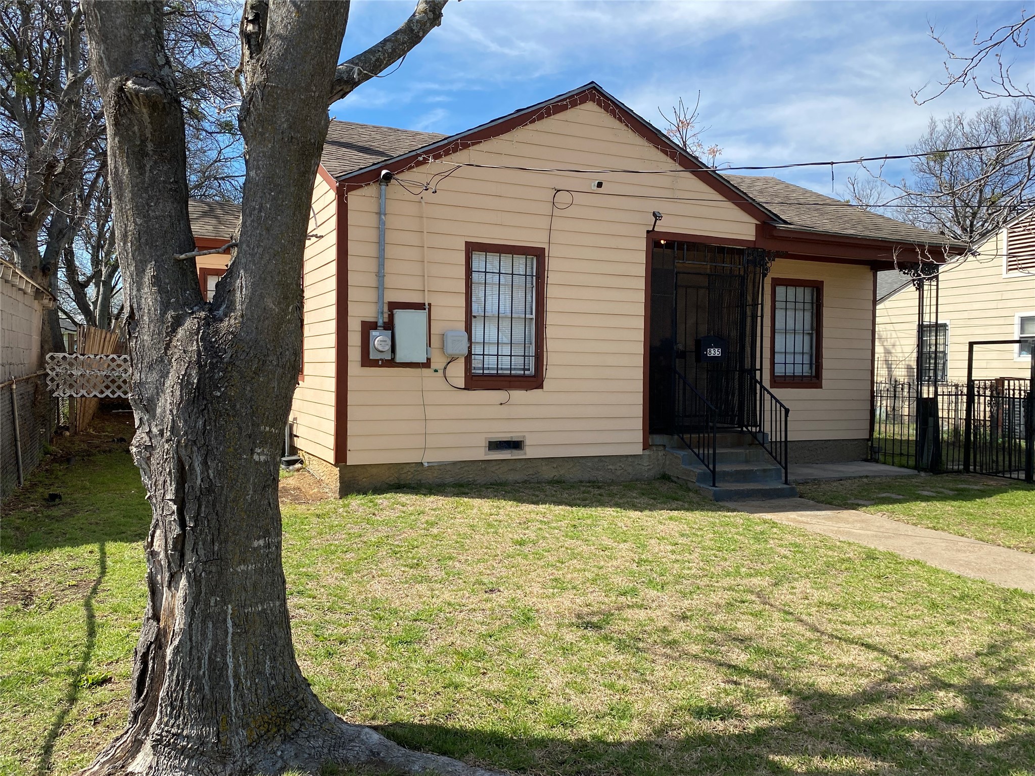 835 Bonnie View Road Dallas TX 75203