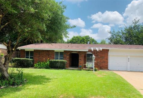 805 Wilshire Court Arlington TX 76012