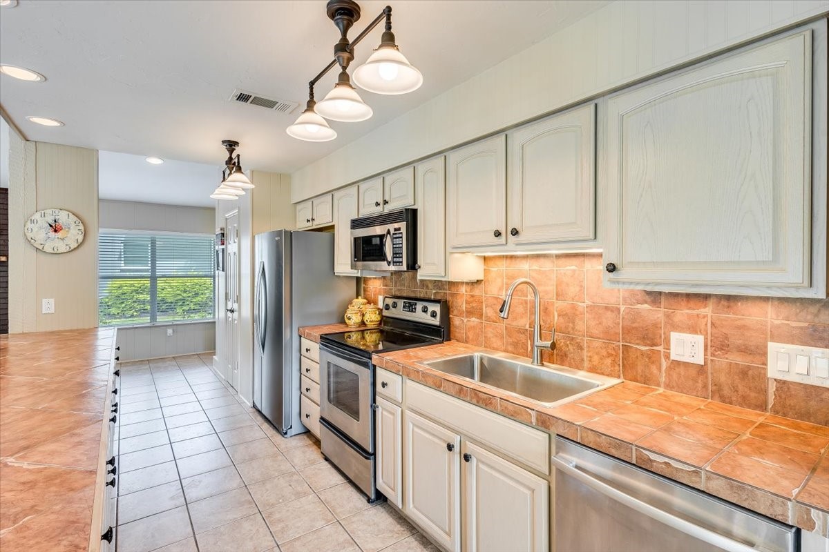 325 Beachside Drive Trinidad TX 75163