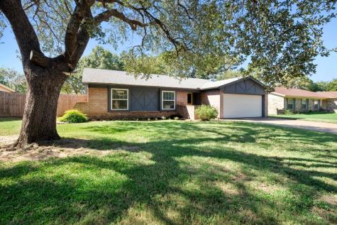 2410 Courtland Drive Arlington TX 76017