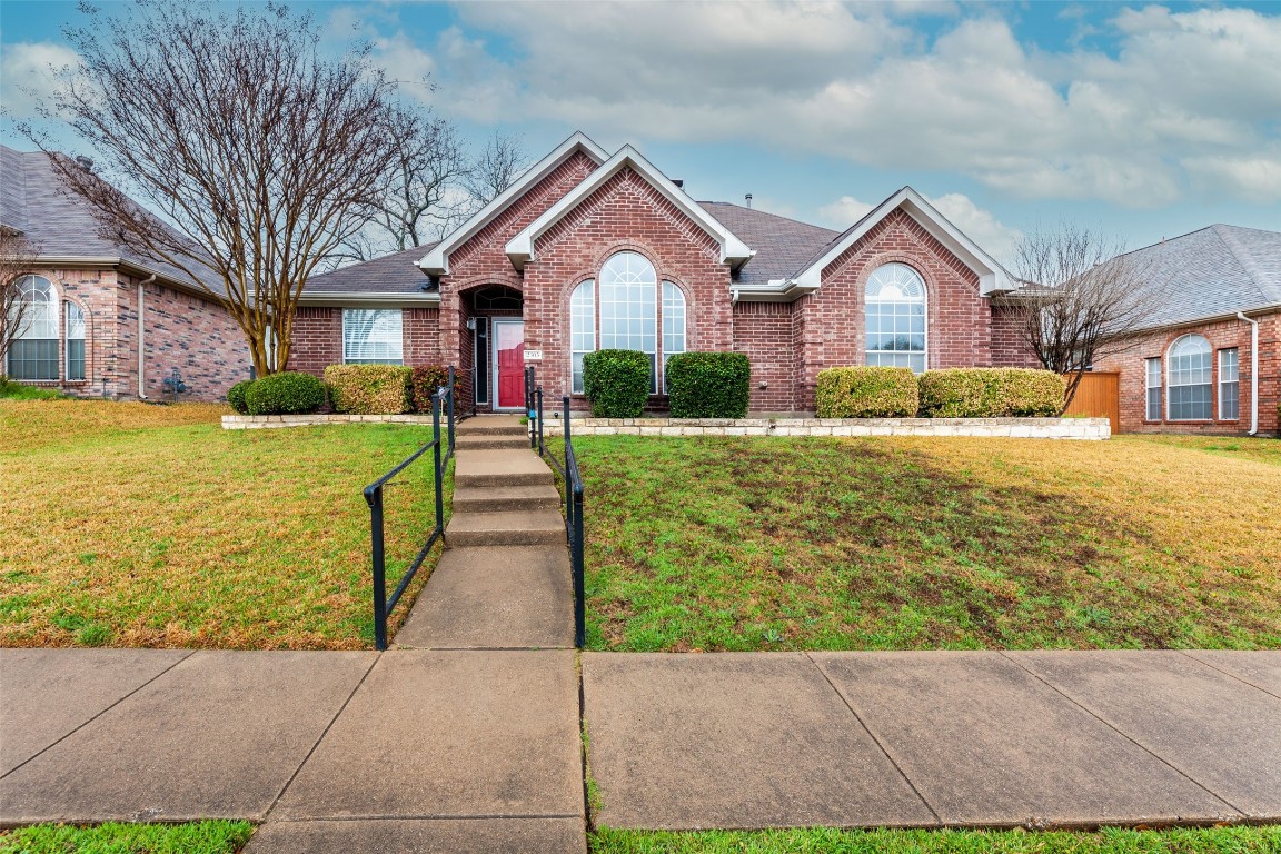 2305 Fairlands Drive Garland TX 75040