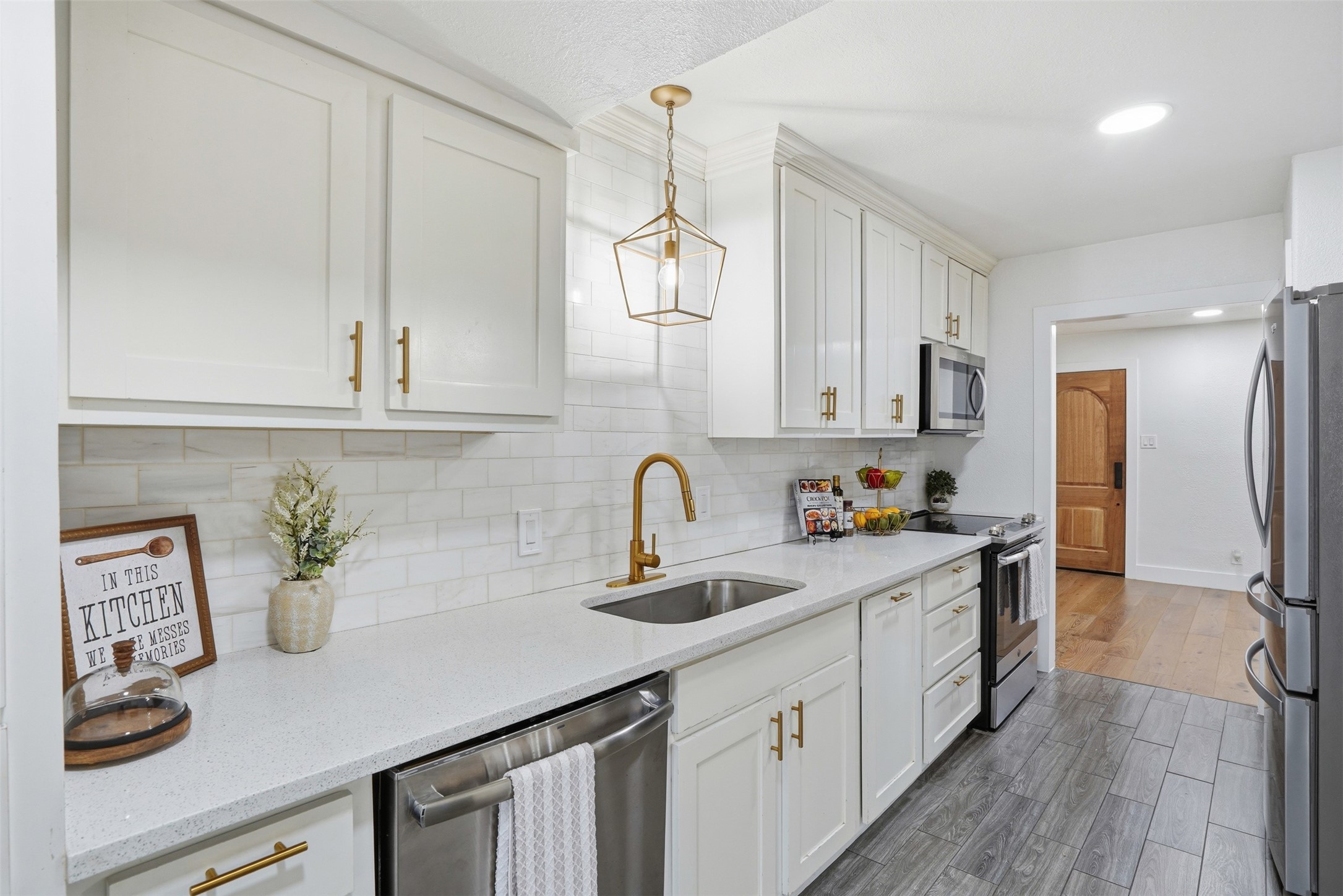 4527 Newmore Avenue Dallas TX 75209