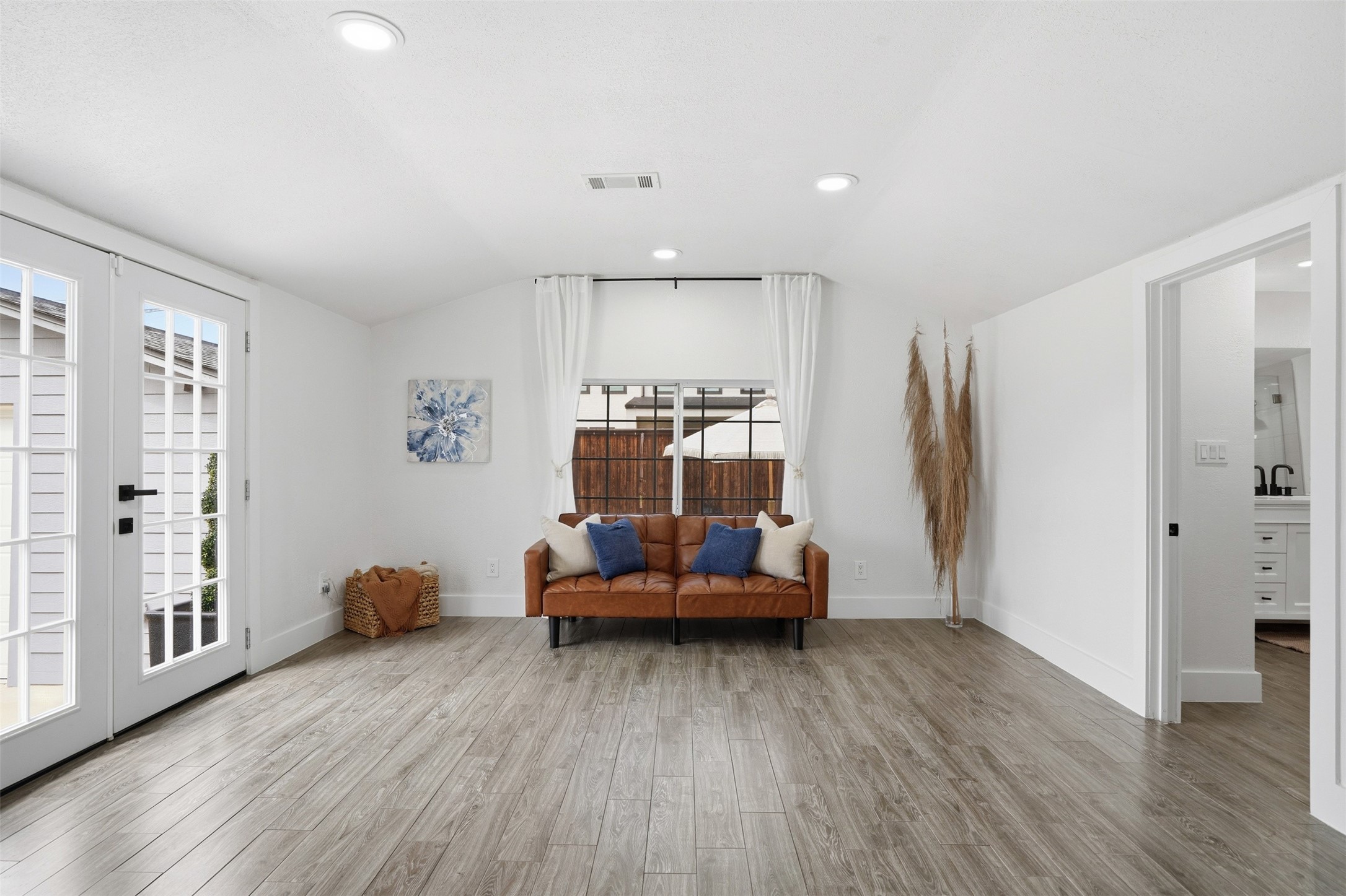 4527 Newmore Avenue Dallas TX 75209