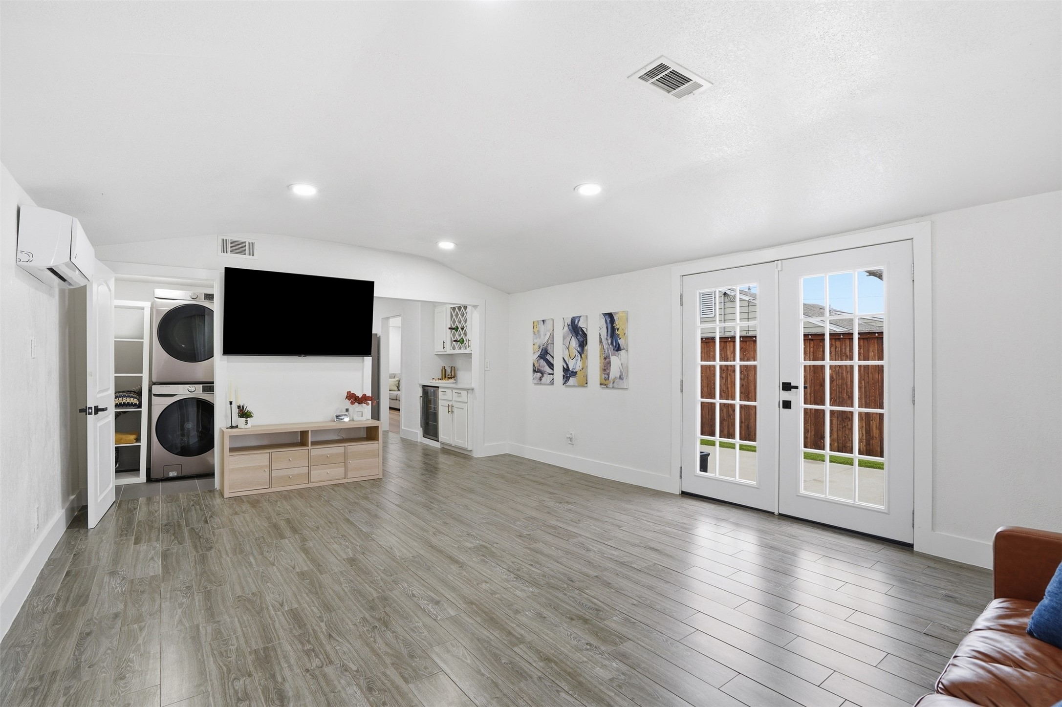 4527 Newmore Avenue Dallas TX 75209