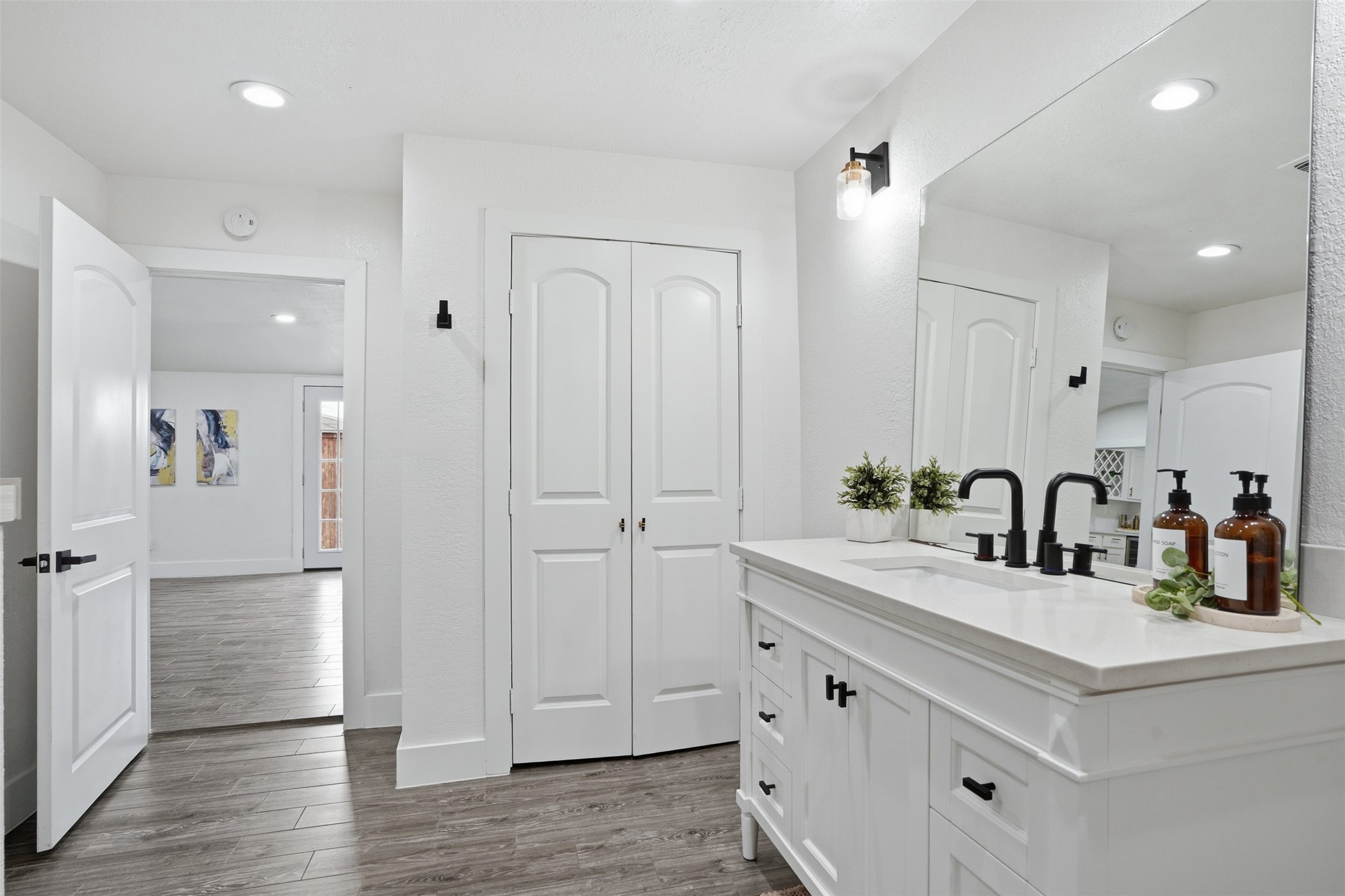 4527 Newmore Avenue Dallas TX 75209