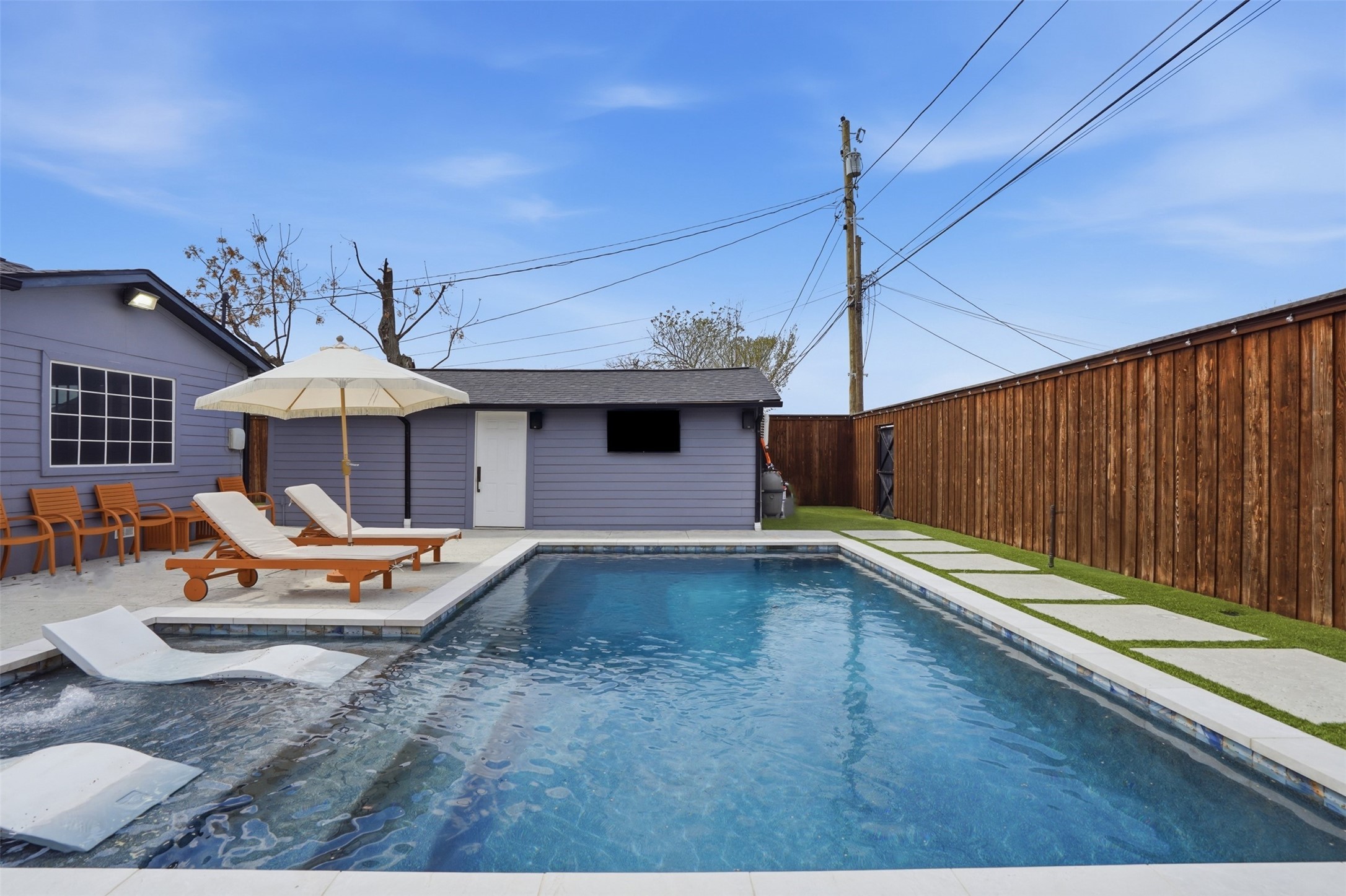 4527 Newmore Avenue Dallas TX 75209