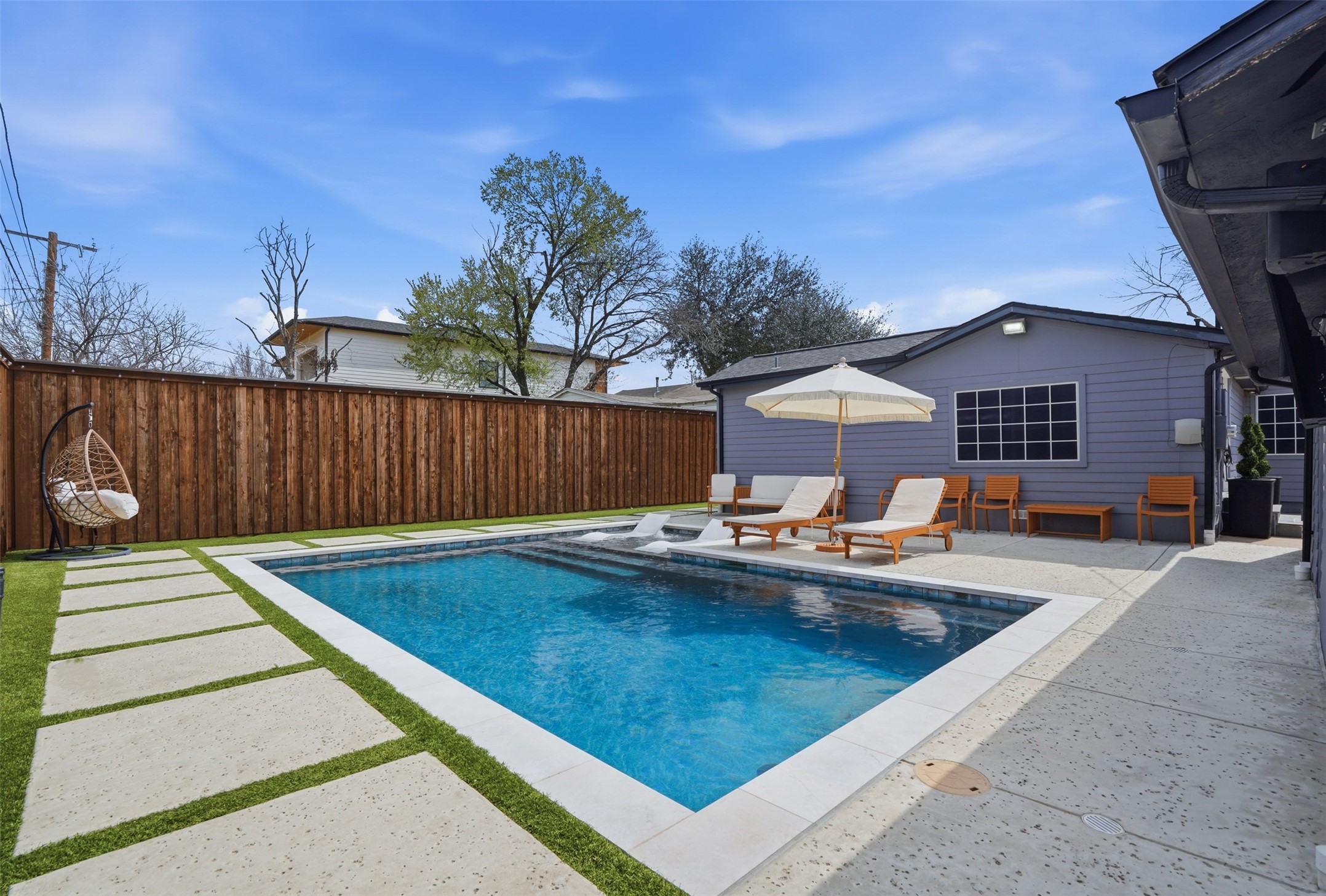 4527 Newmore Avenue Dallas TX 75209