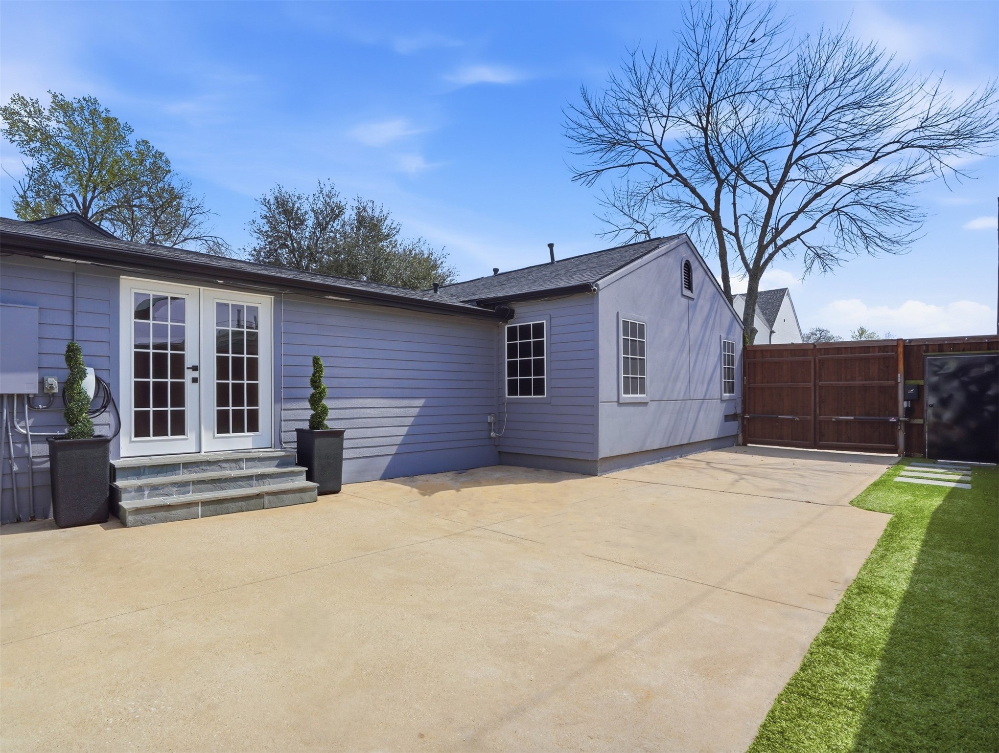 4527 Newmore Avenue Dallas TX 75209