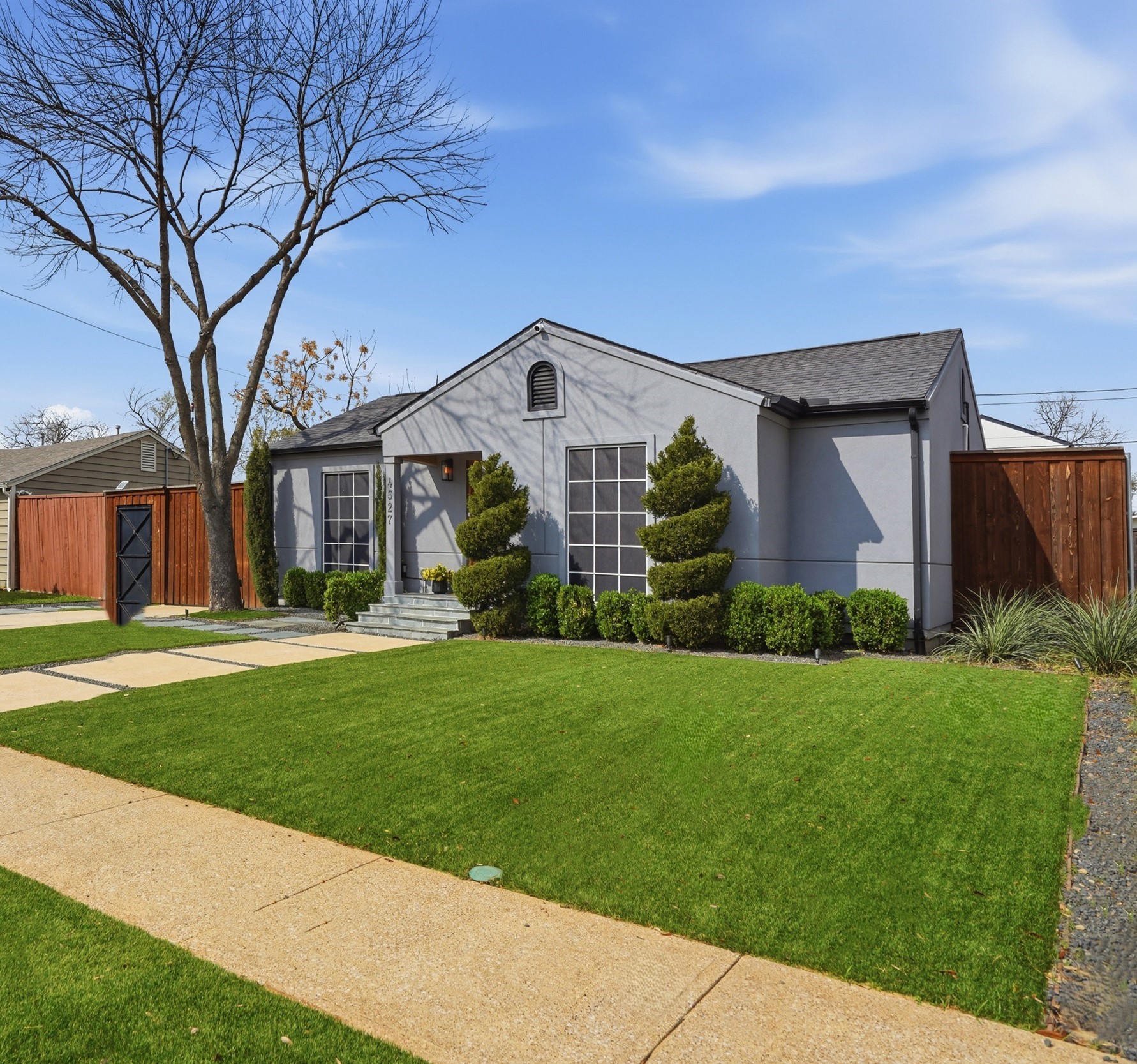 4527 Newmore Avenue Dallas TX 75209