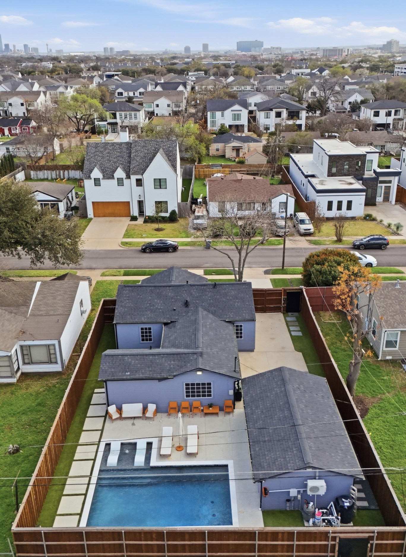 4527 Newmore Avenue Dallas TX 75209