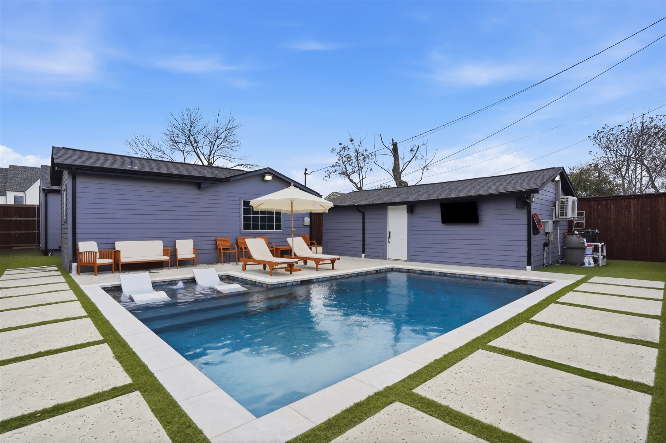 4527 Newmore Avenue Dallas TX 75209