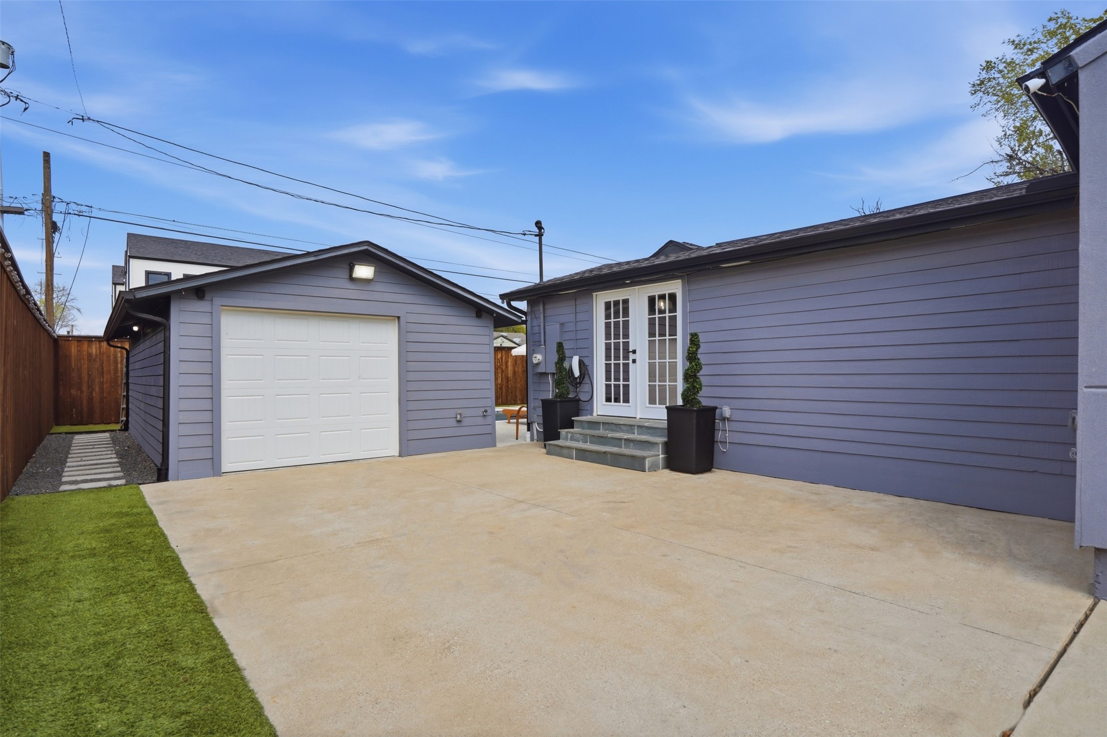 4527 Newmore Avenue Dallas TX 75209