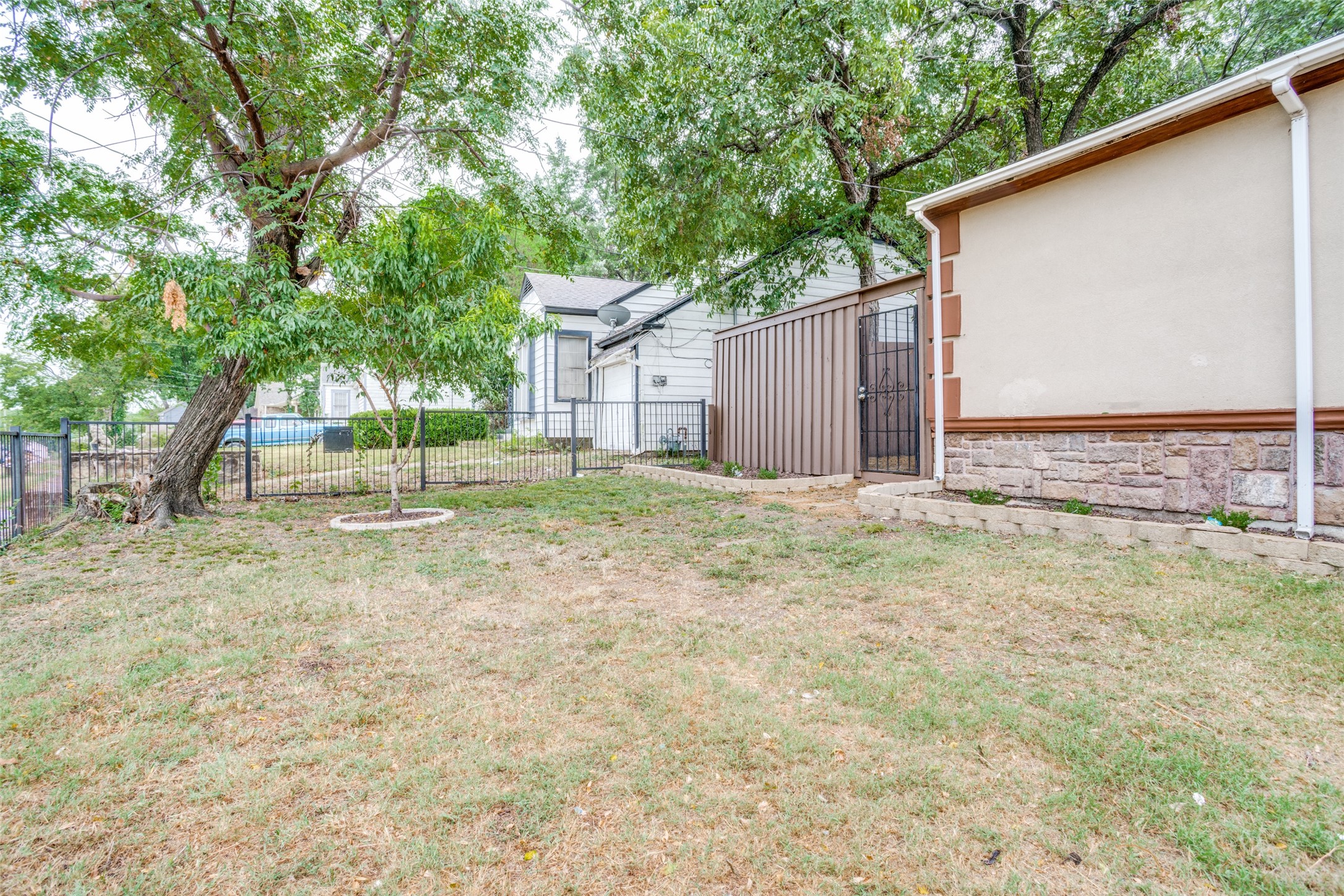 1239 Cedar Haven Avenue Dallas TX 75216